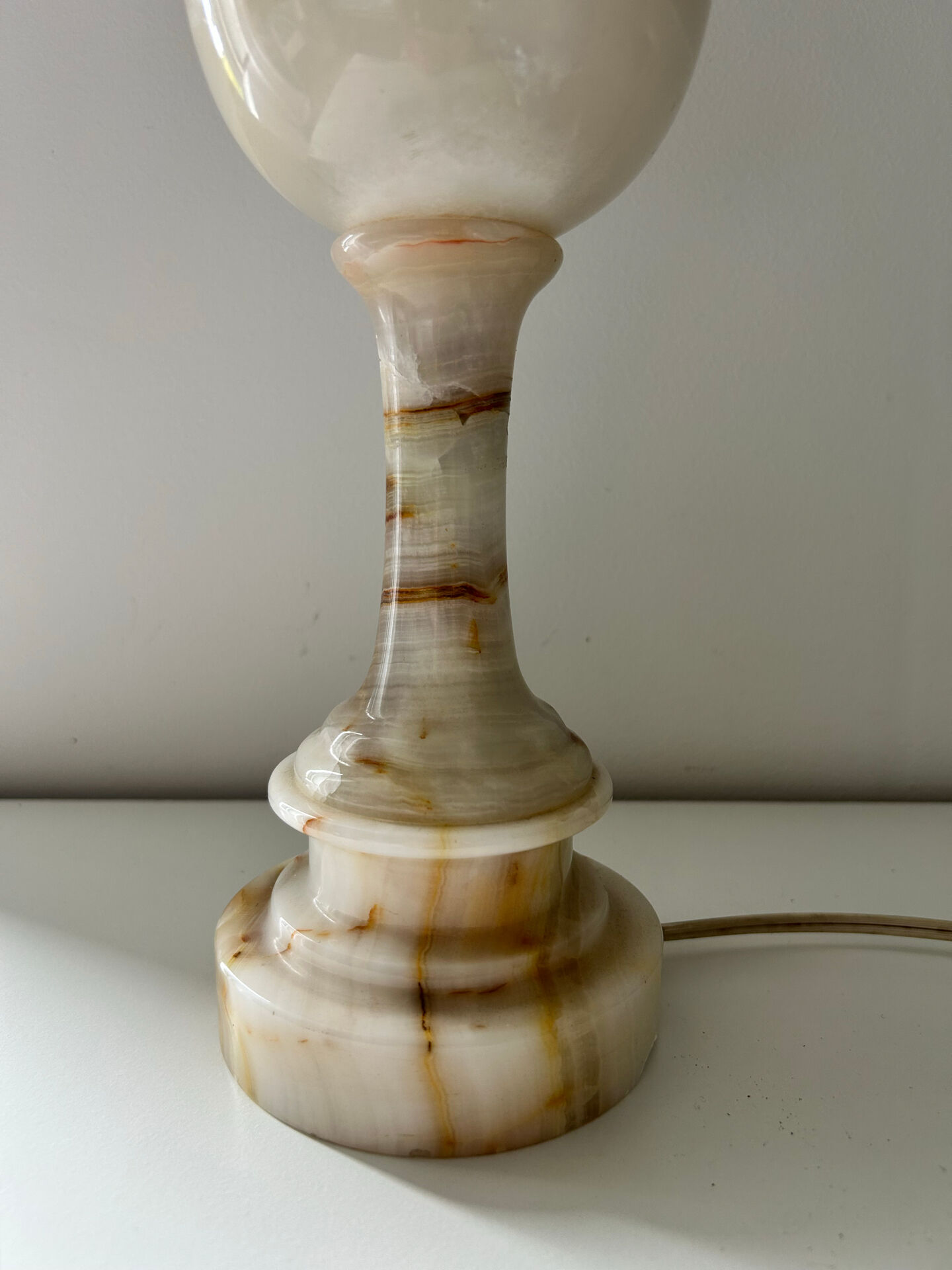 Grande lampe onyx et macramé 