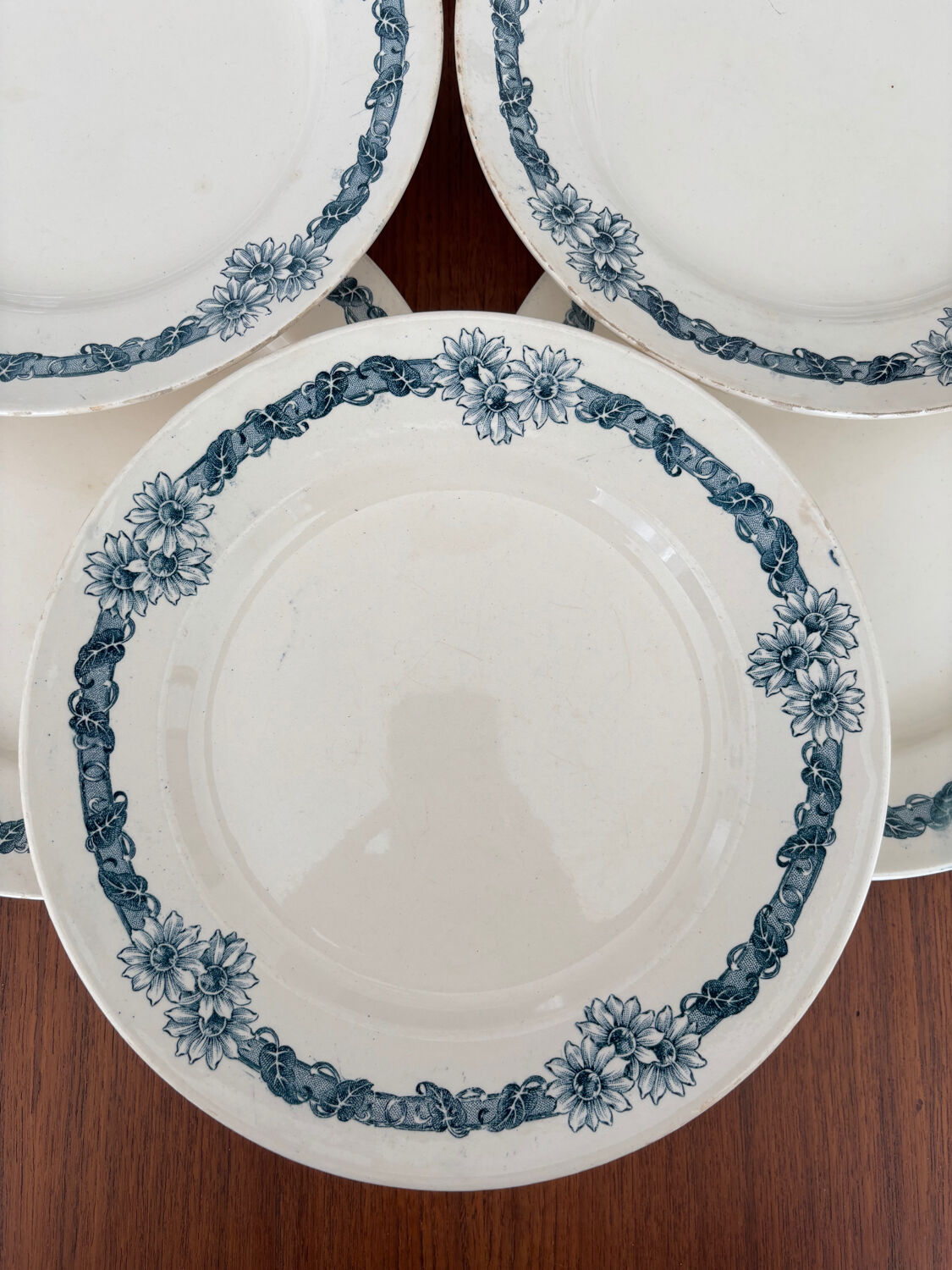 Set of 8 flat plates in Longchamp ironstone model Denise.
