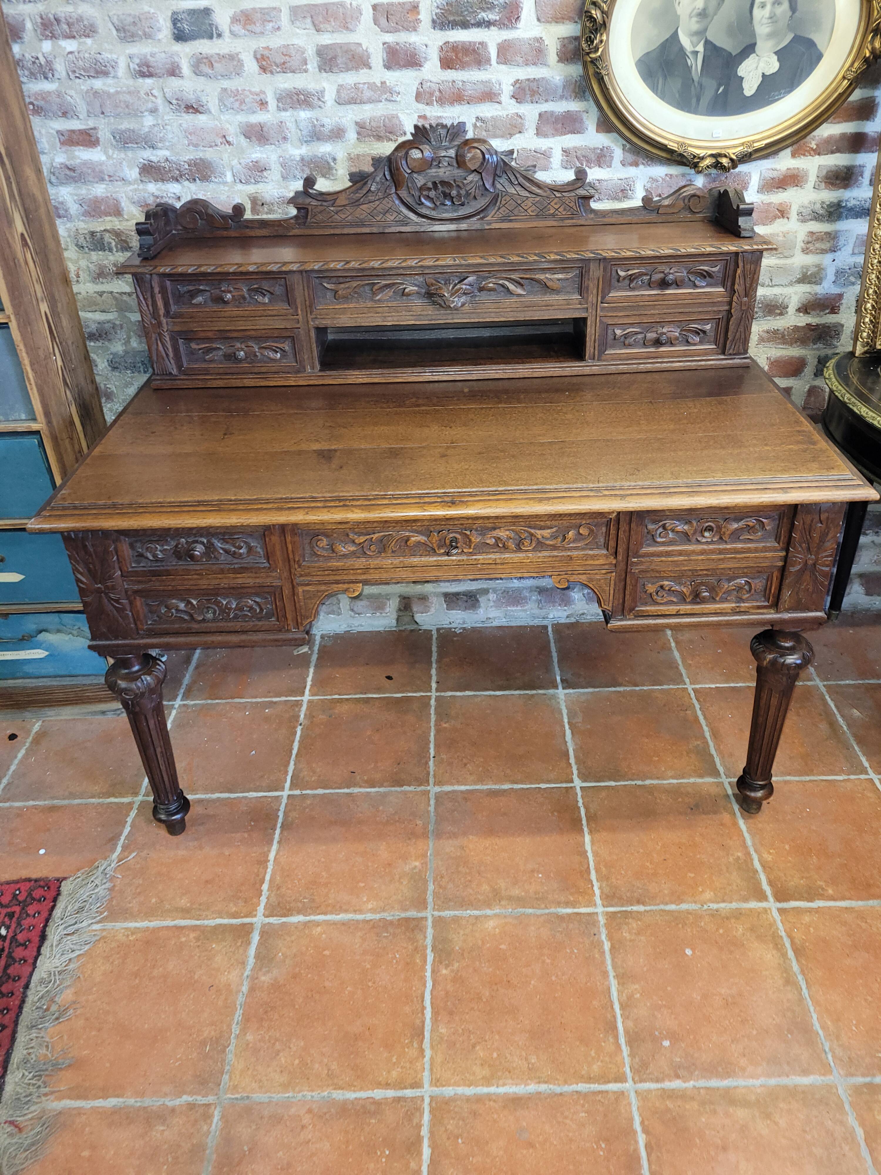 Oak desk with drawers