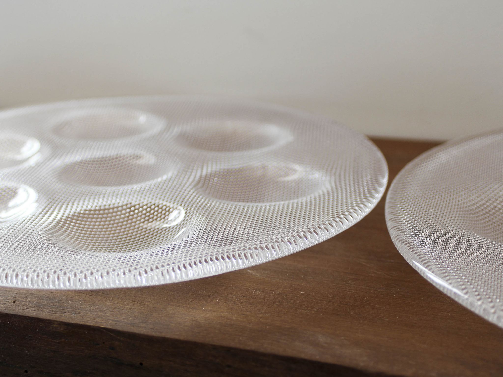 Set of 2 Kosta Boda oyster plates Sweden