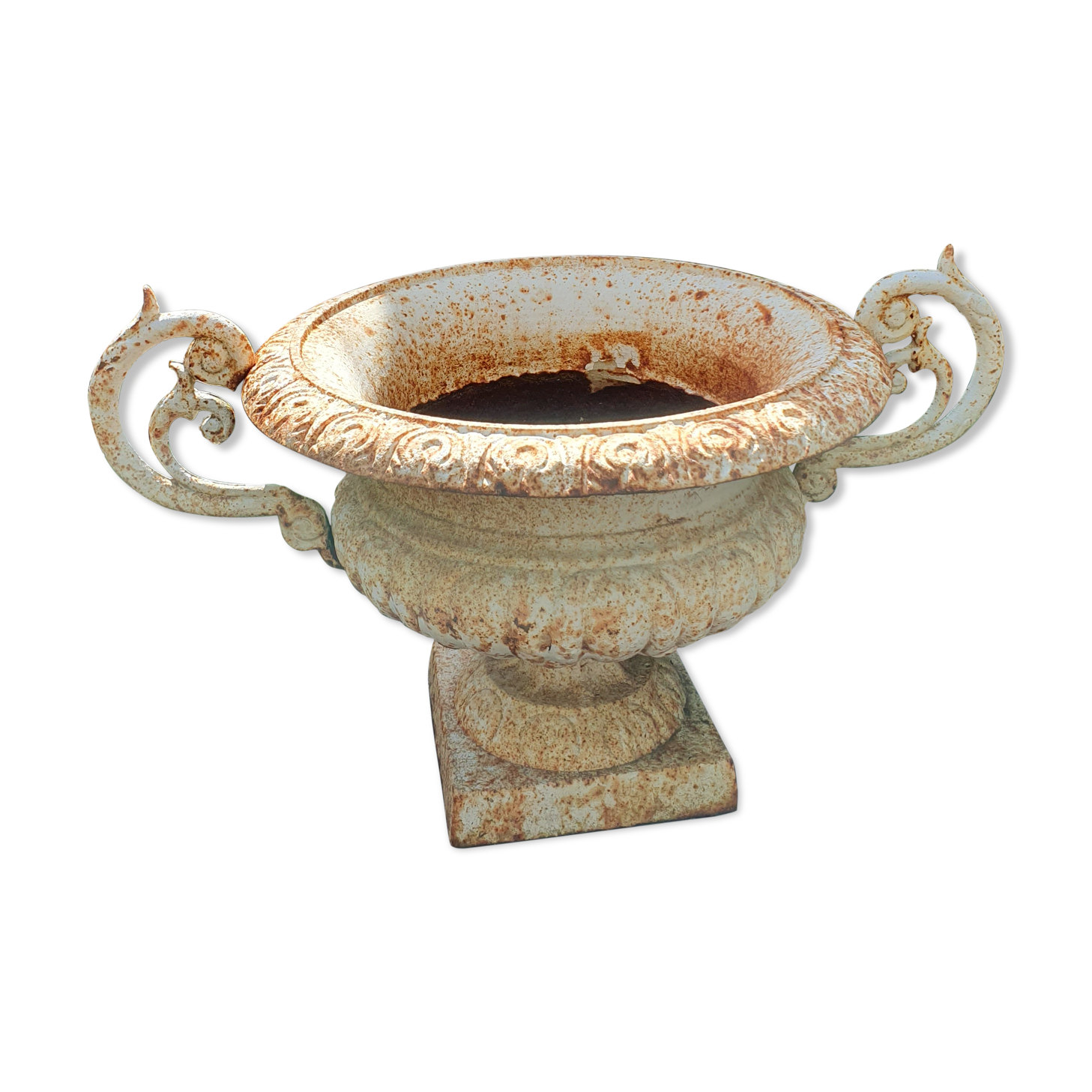 Cast-iron Medici planter