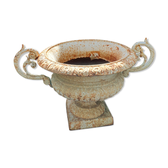 Cast-iron Medici planter
