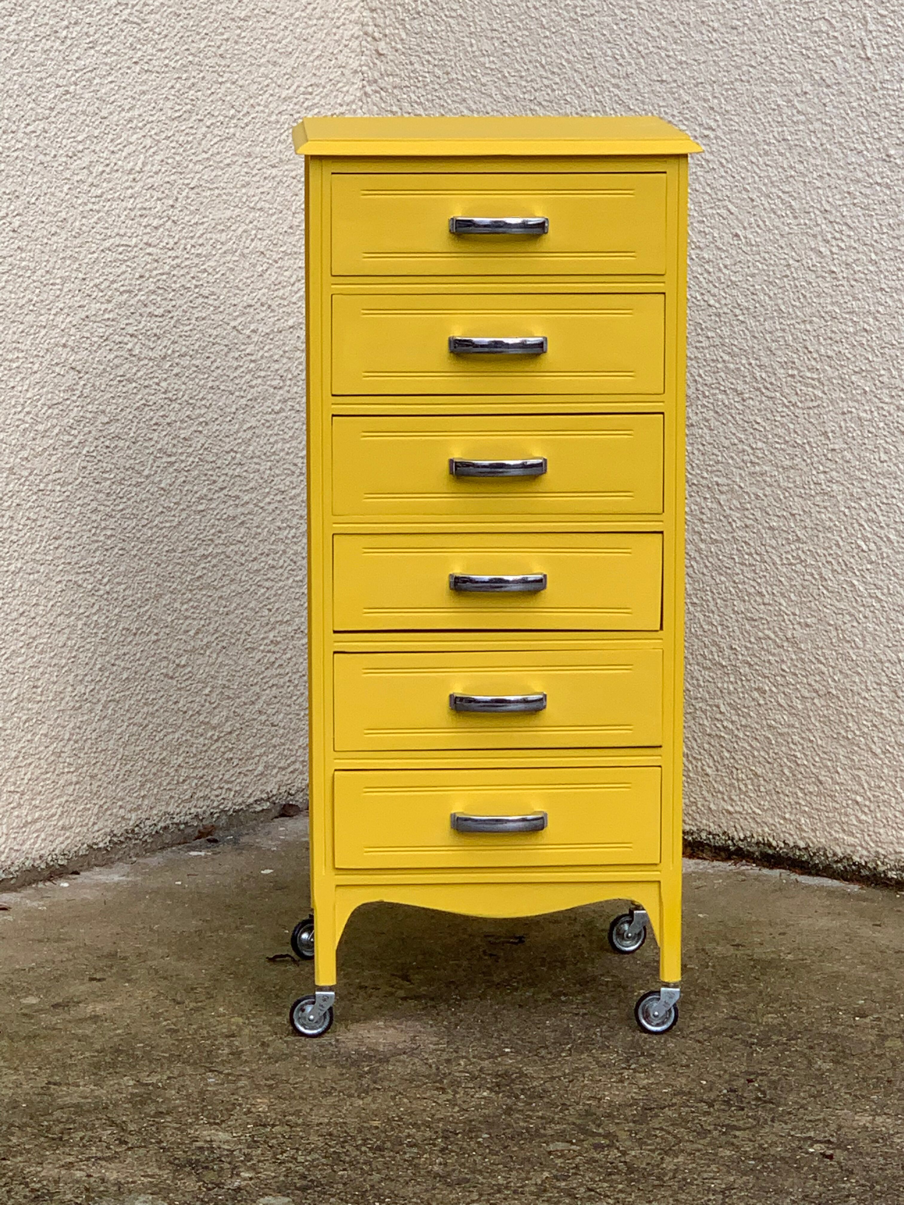 Vintage ragpicker yellow powder 1950