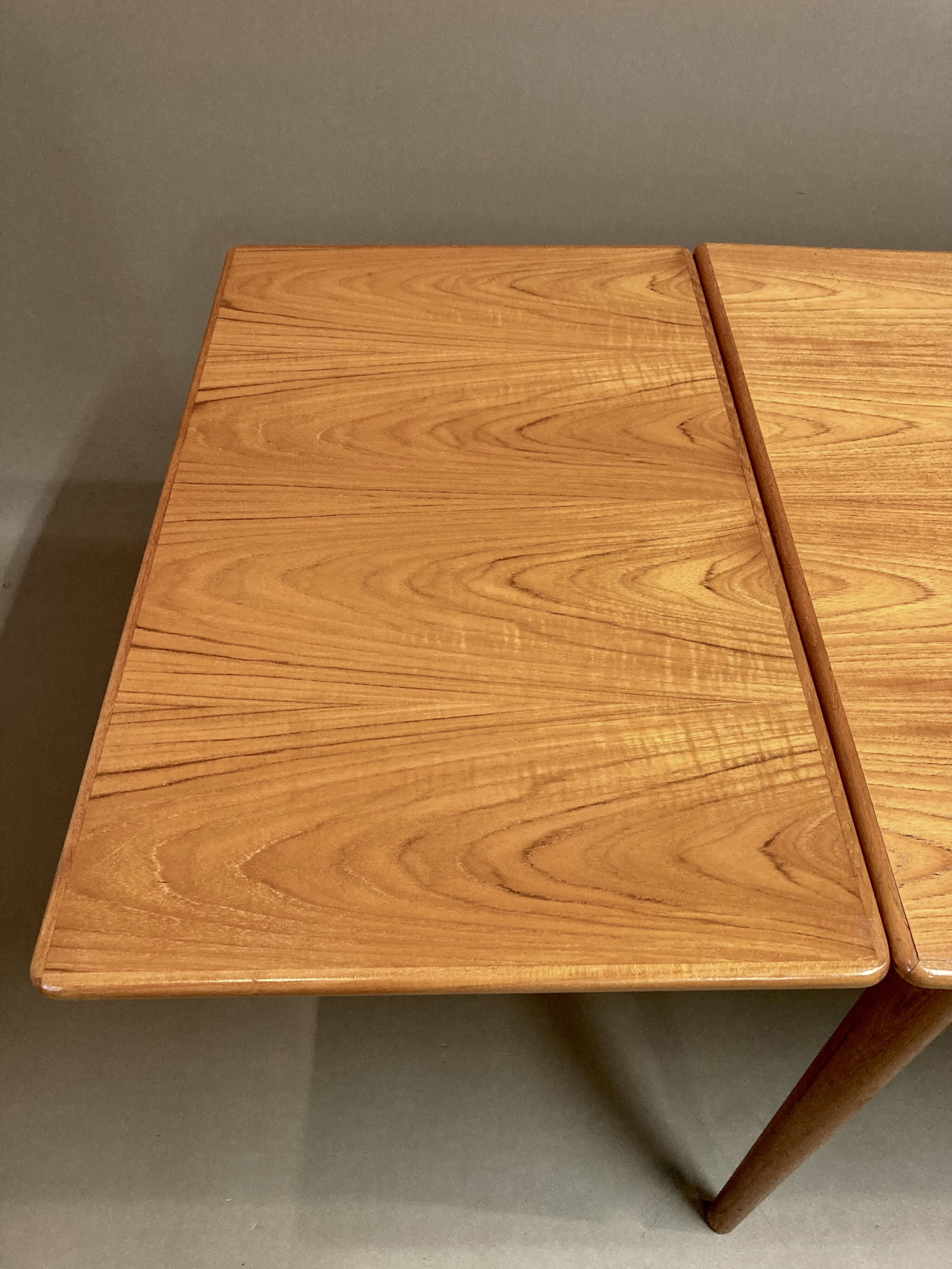 Extendable high table "Scandinavian Design" 1950.