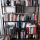 Bibliothèque à étagères des années 70 en métal chromé et doré