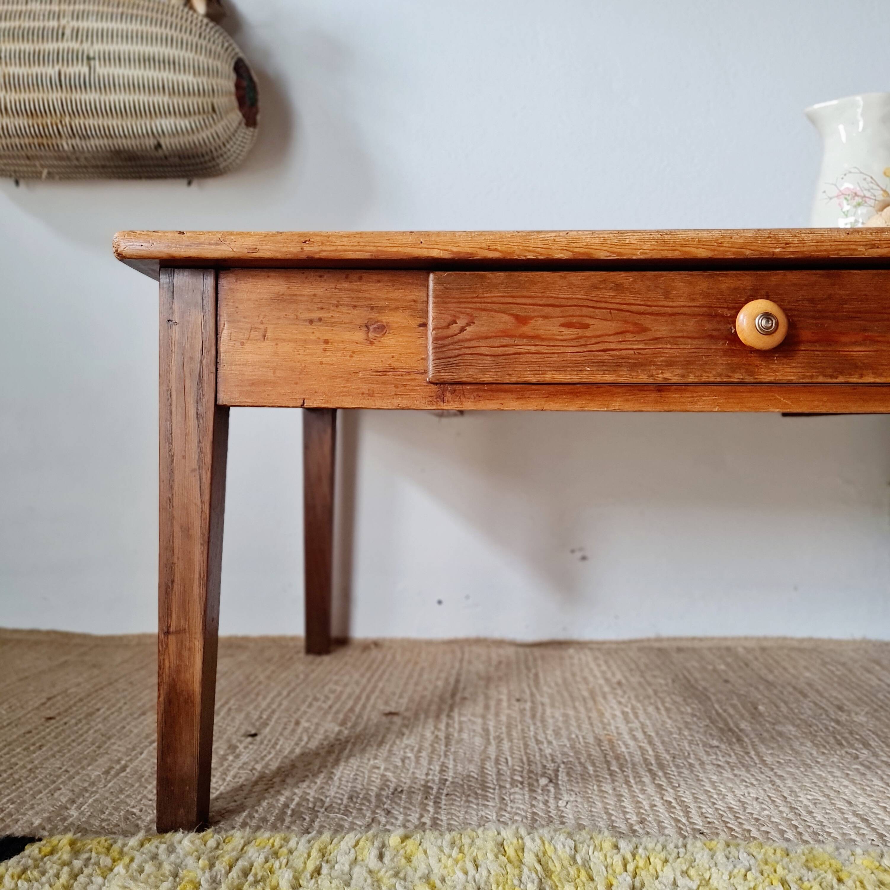 Low farmhouse table with drawer - L100