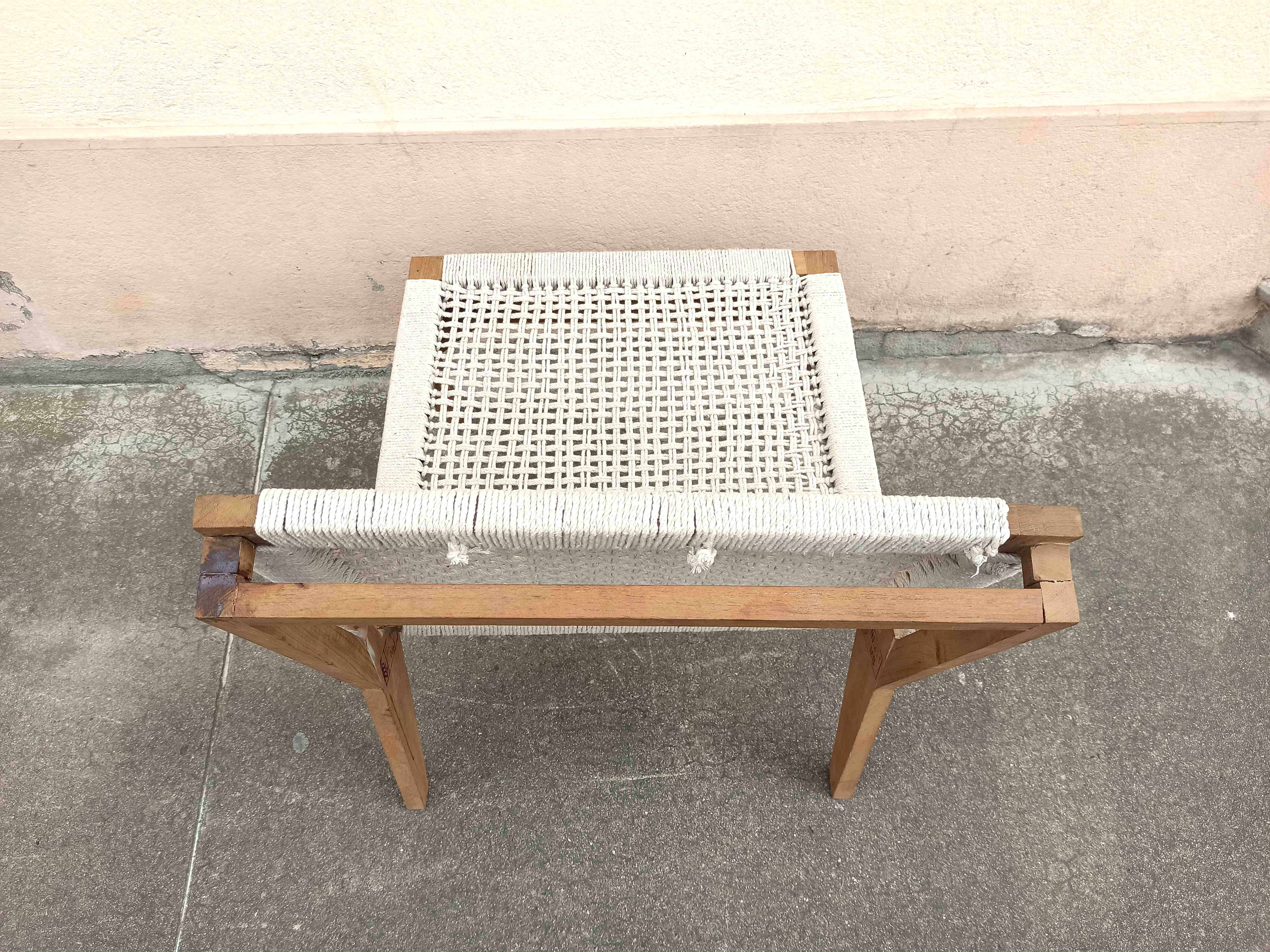 Chauffeuse années 50 teck massif et corde coton