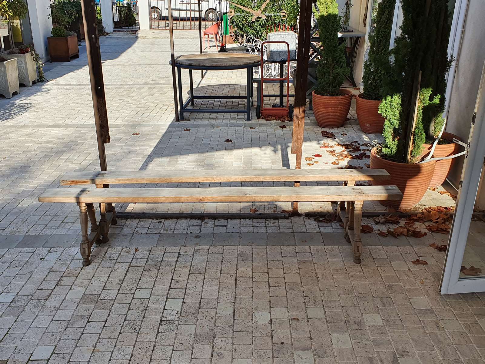 Pair of old decapes benches