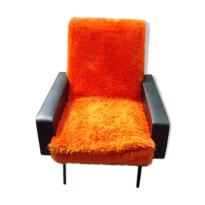 Fauteuil en skaï et moumoute