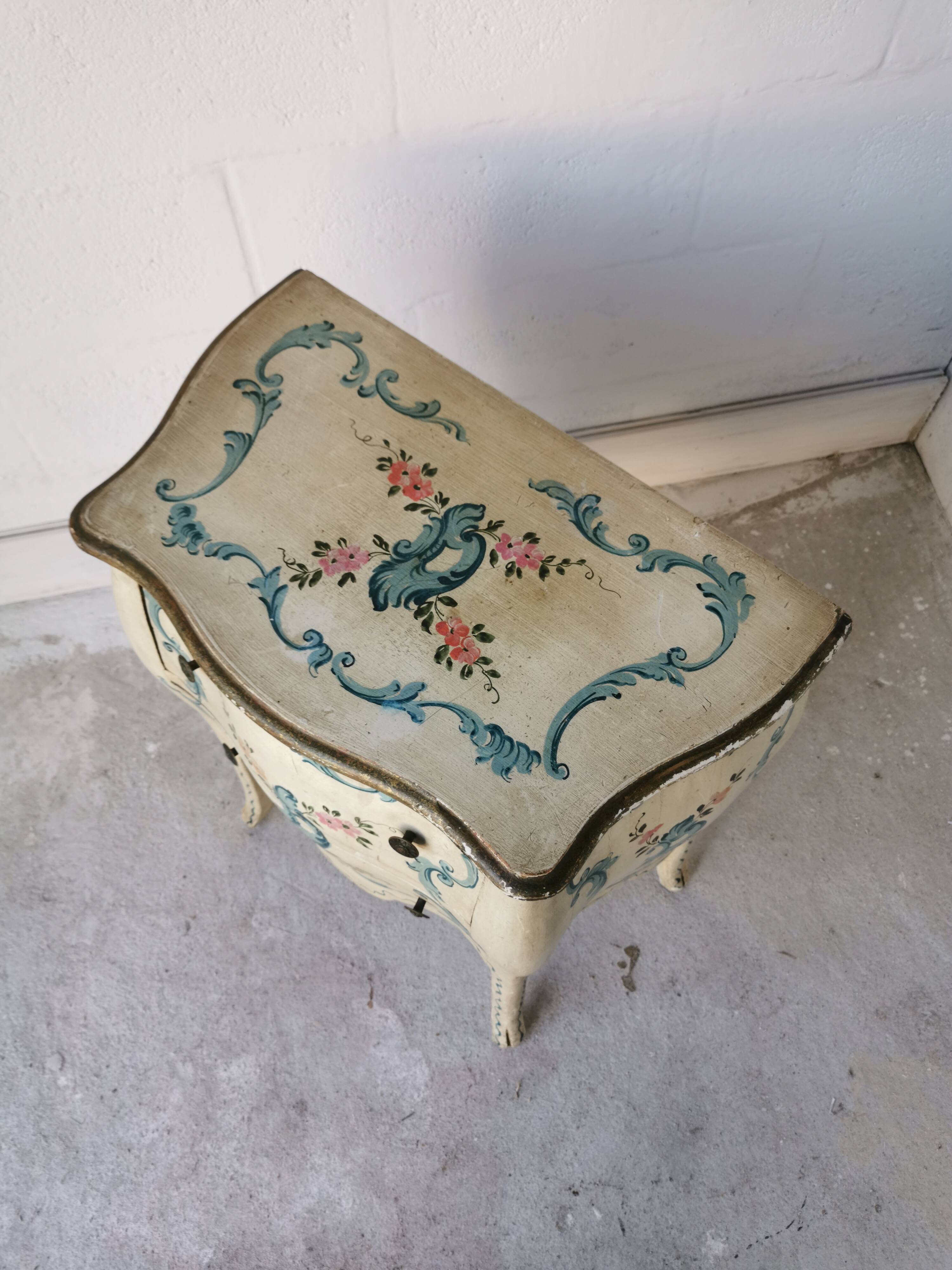 Chevet commode de style vénitien
