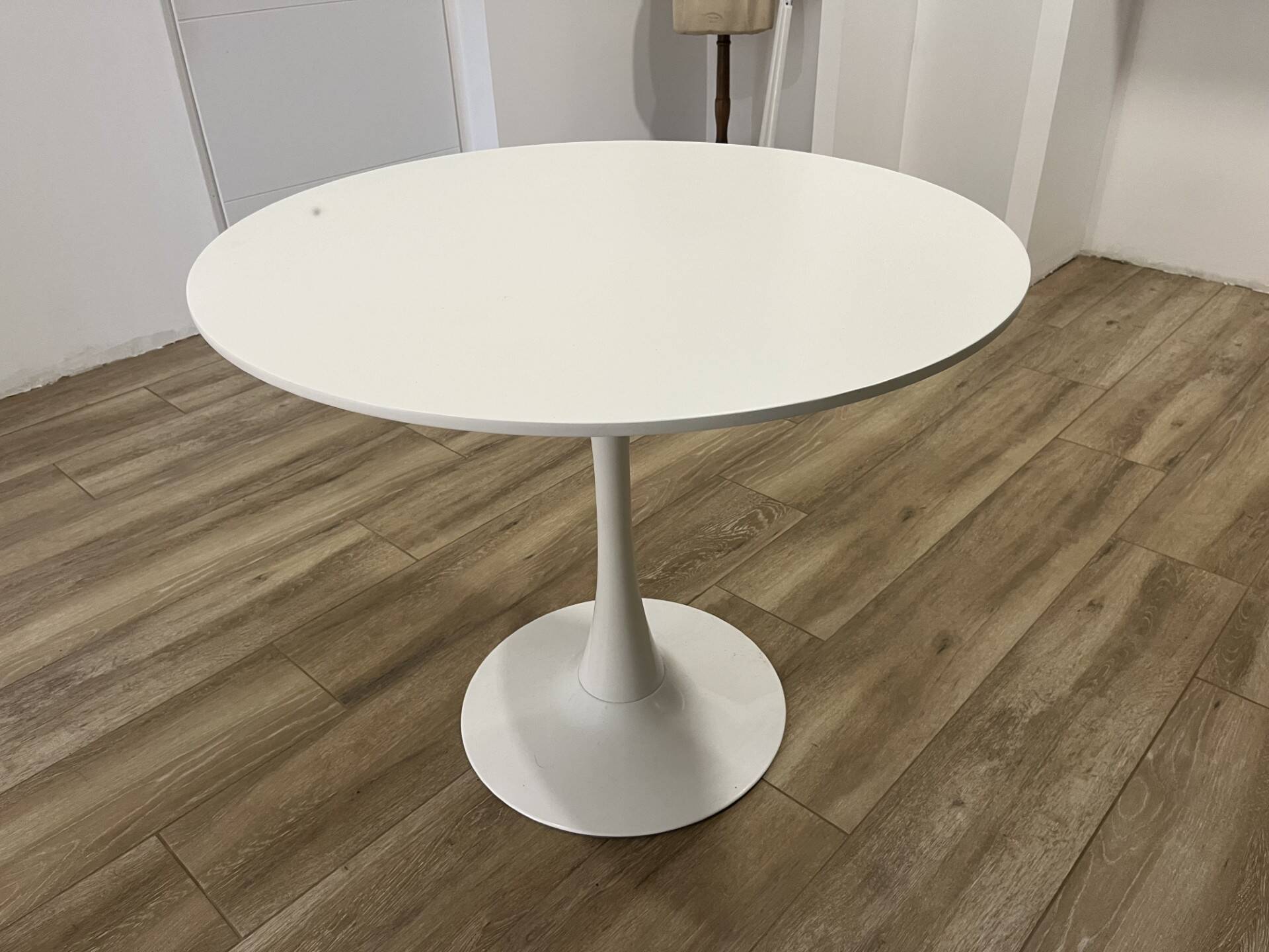 Tulip table