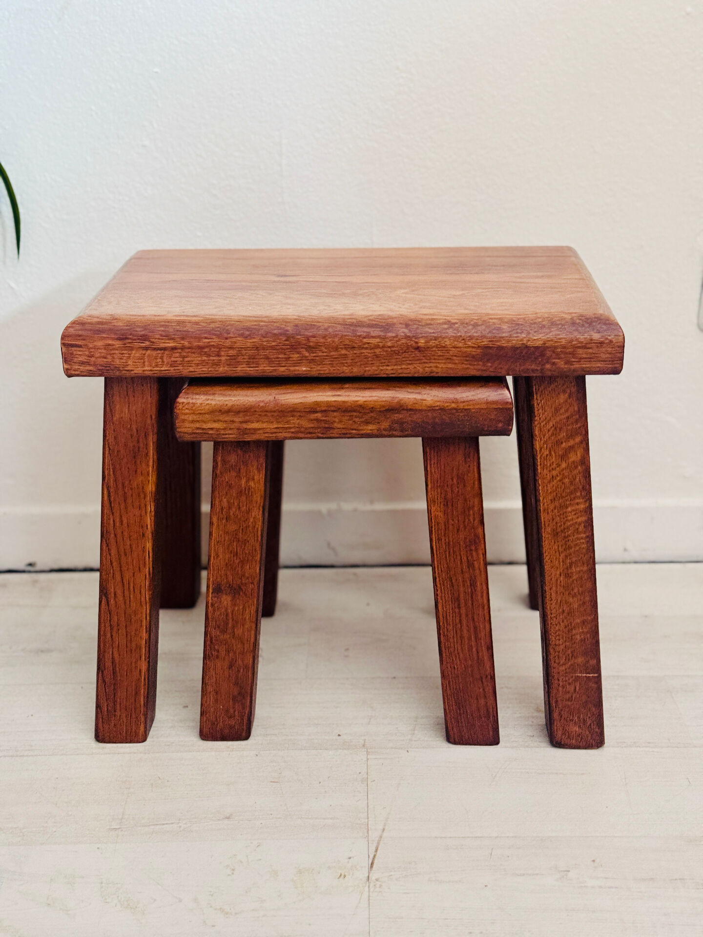 Vintage brutalist eiken nesting tables 1970’s