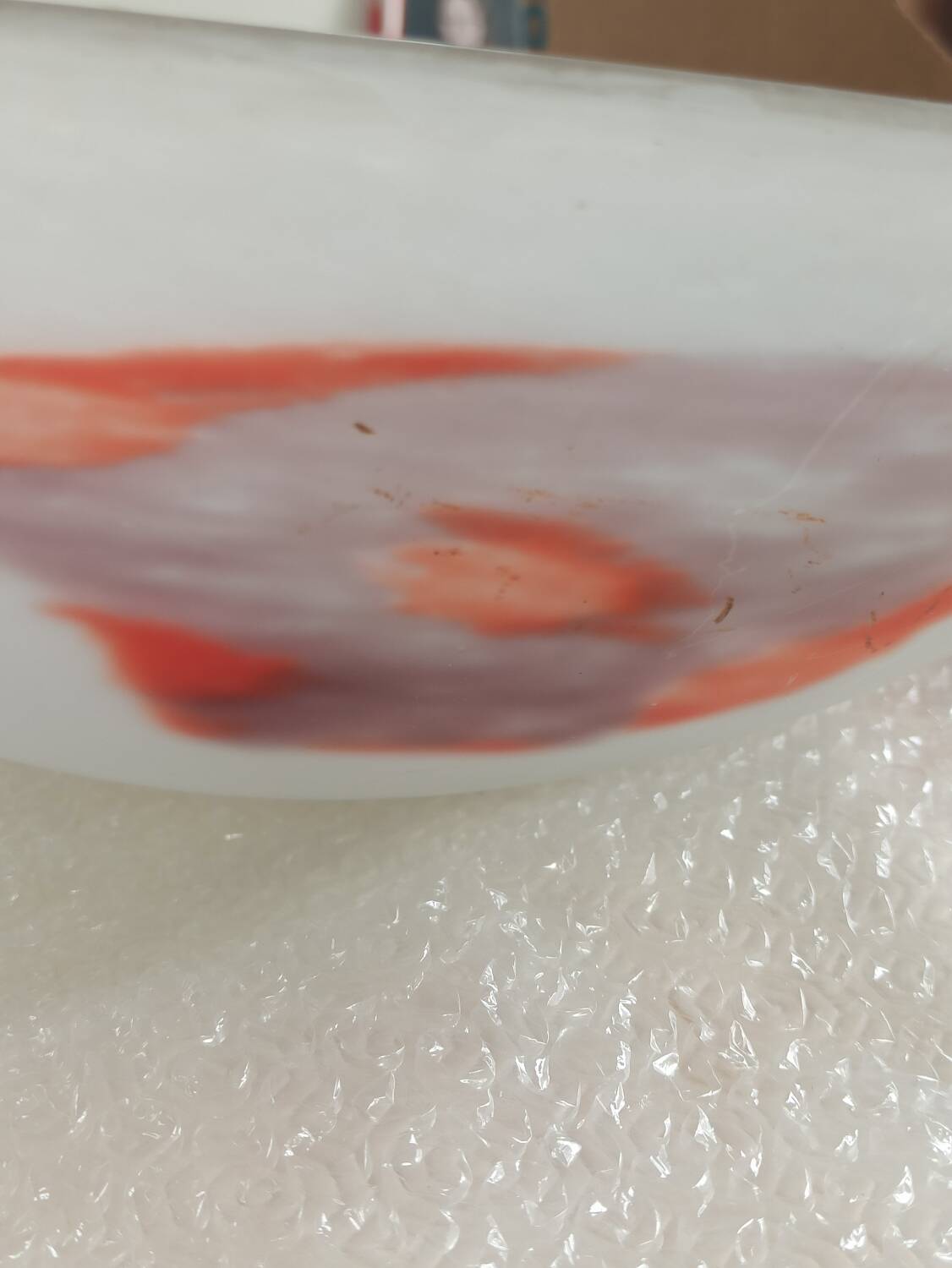 Art Deco suspension in glass paste and twisted brass chain signed Degué.