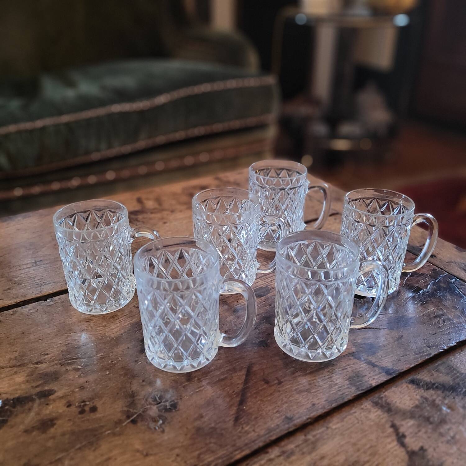 6 mazagrans en verre pressé motif diamant