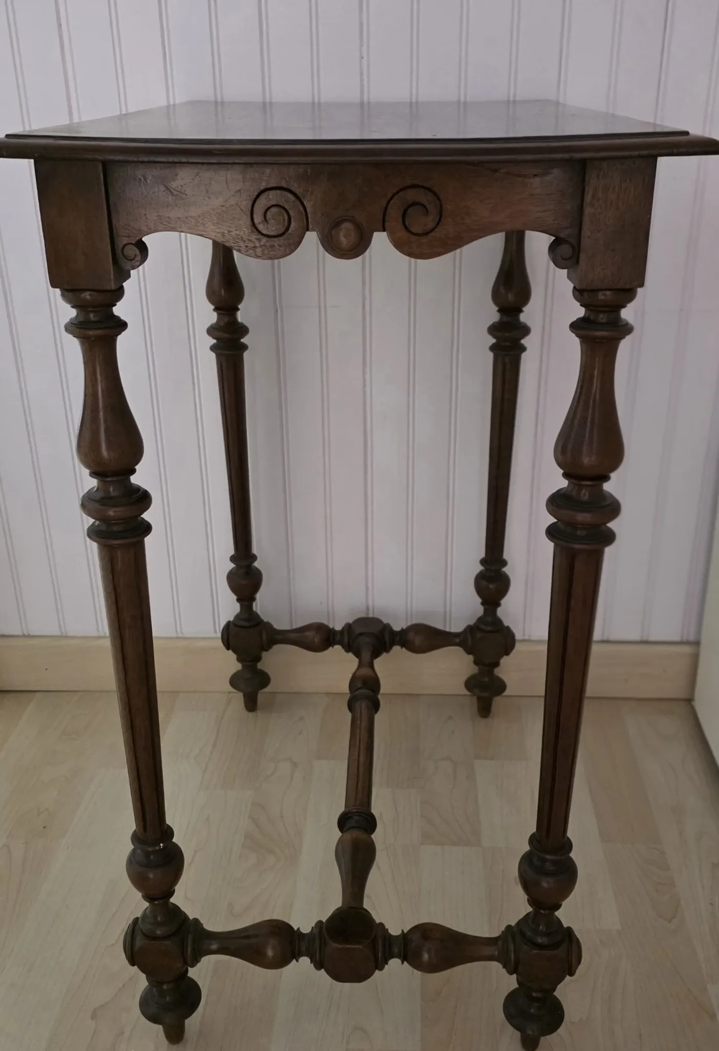 Table volante/ table d'appoint vers fin XIXE
