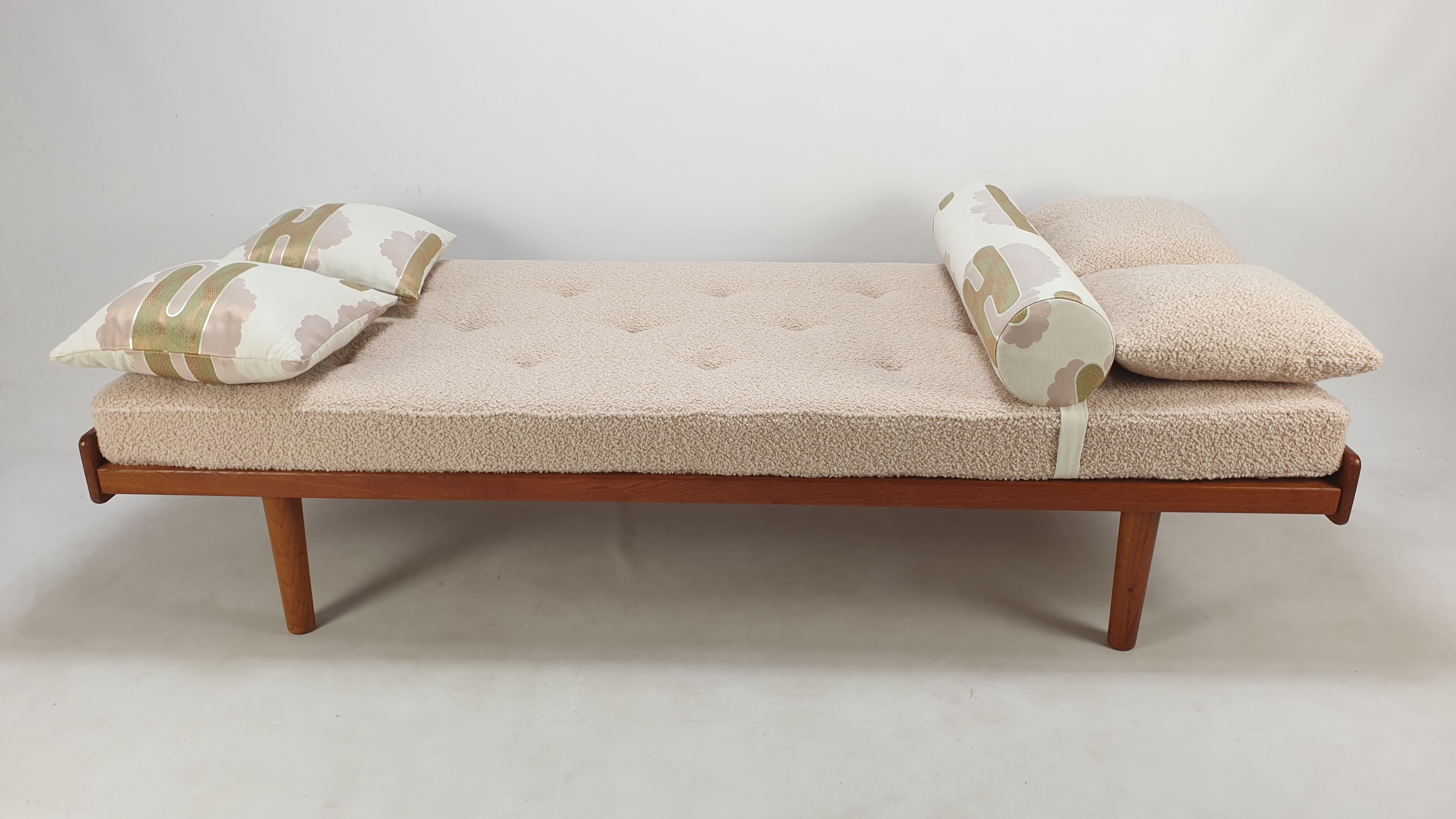 Mid-century teak daybed, 1960s