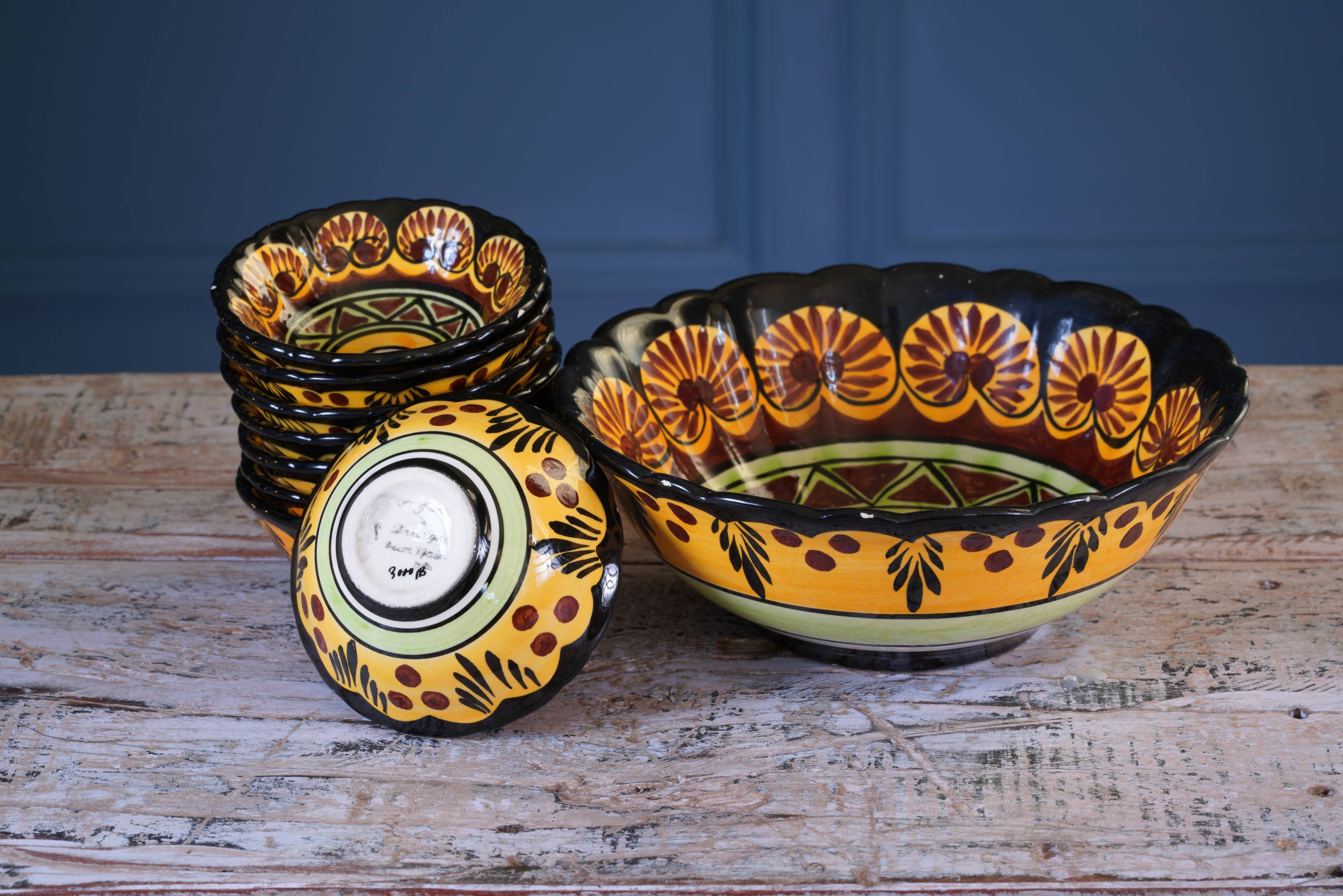 Set of eight 1970's dessert bowls and matching serving bowl