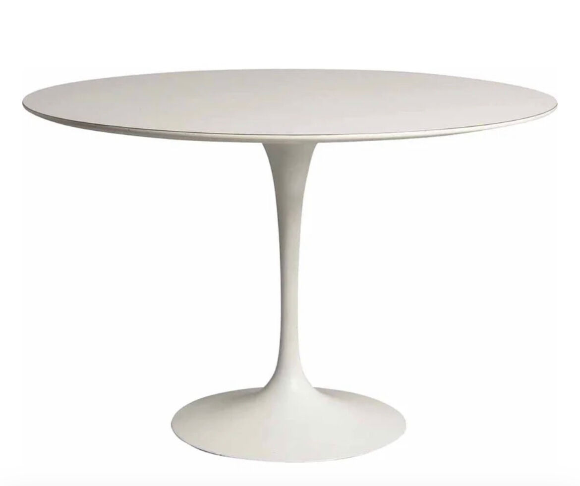 White tulip design table by Eero Saarinen for Knoll International, 1970