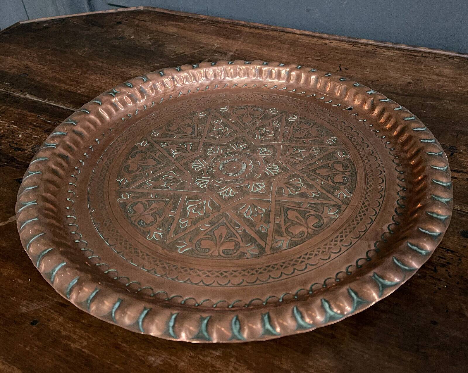 Plateau oriental en cuivre ou laiton gravé XXe