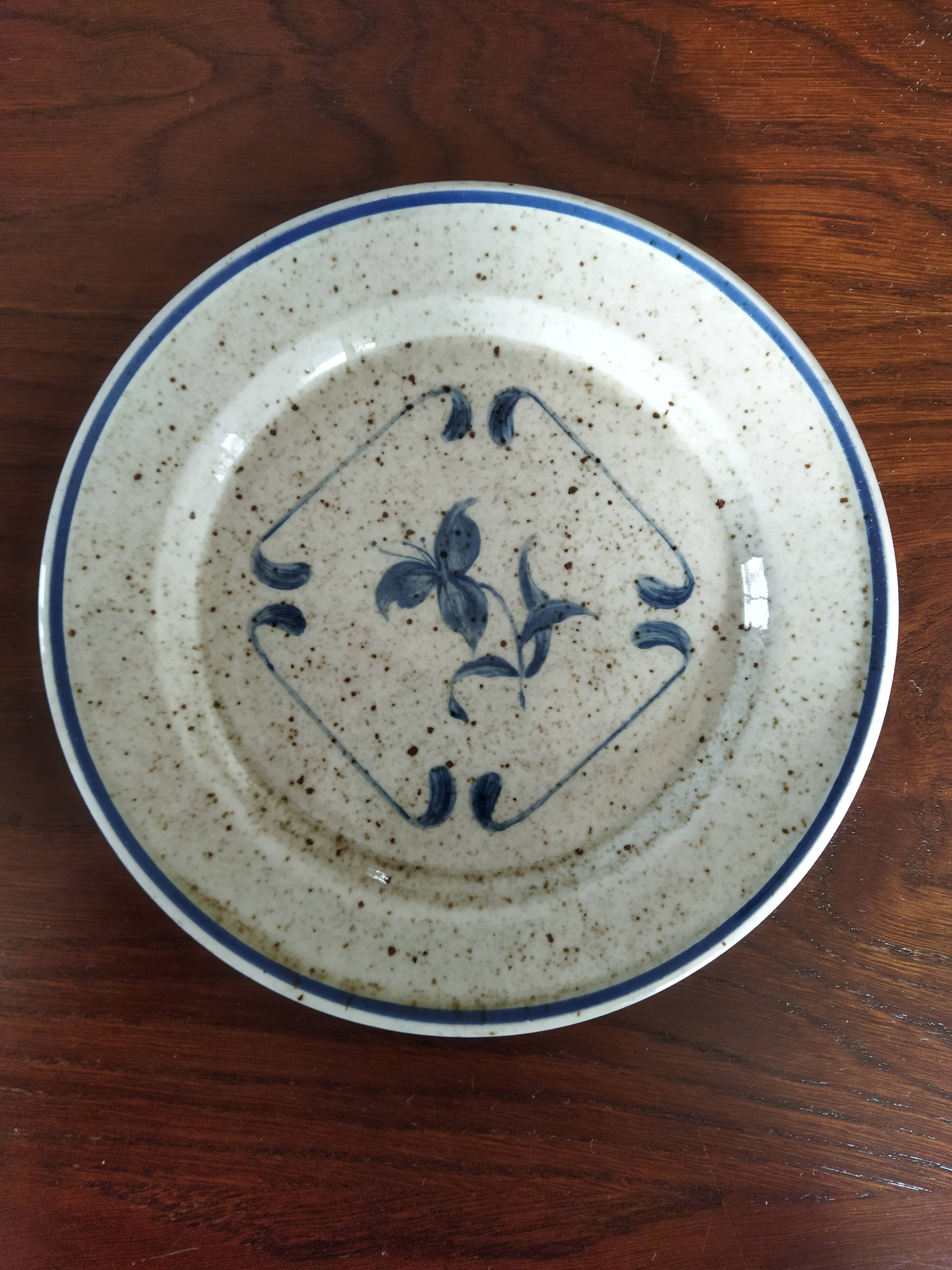 9 assiettes à dessert en porcelaine de Sologne