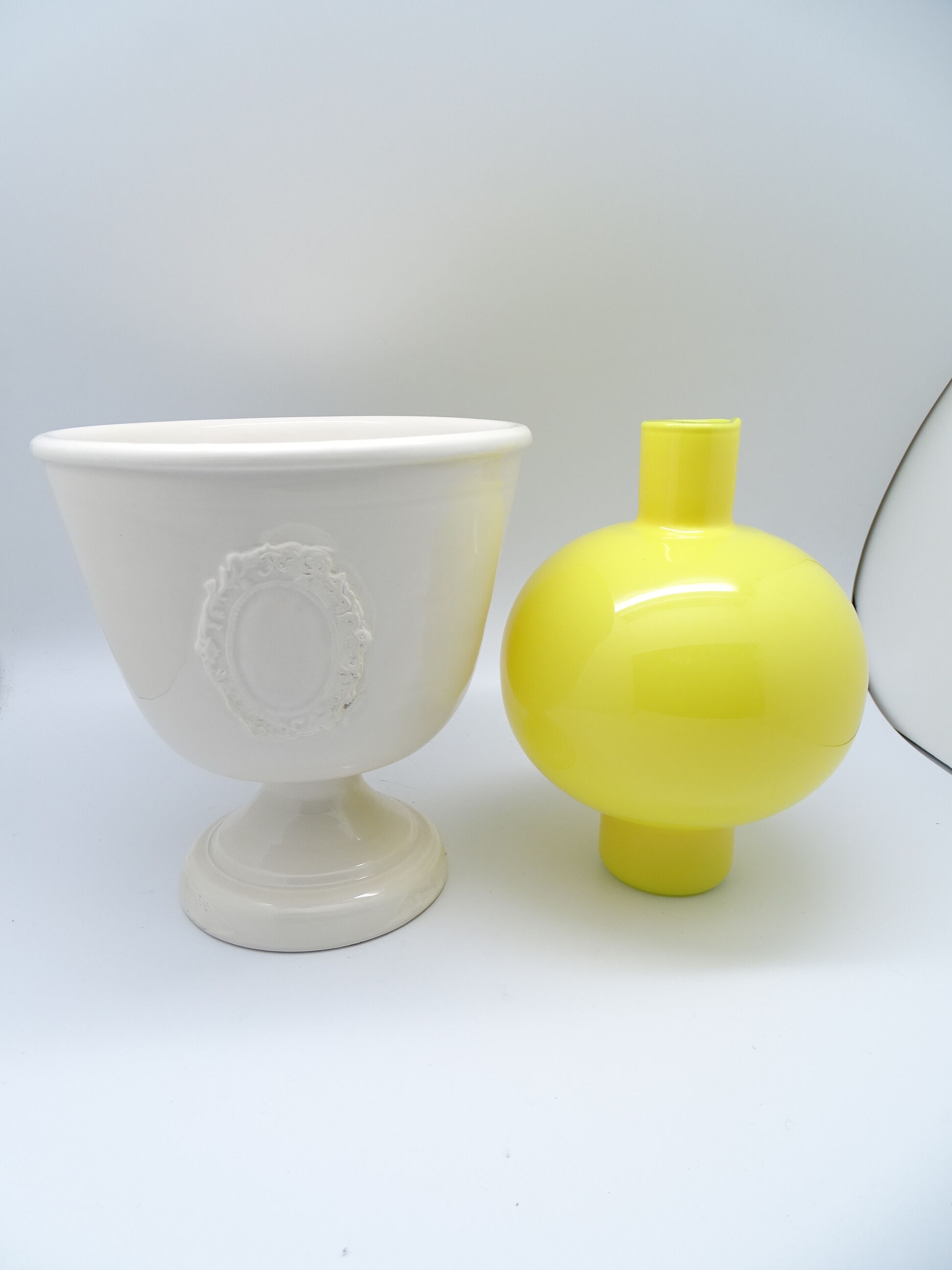 Decorative vase in yellow opaline