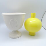 Vase décoratif en opaline jaune