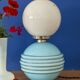 Lampe à poser vintage en opaline bleu et blanche