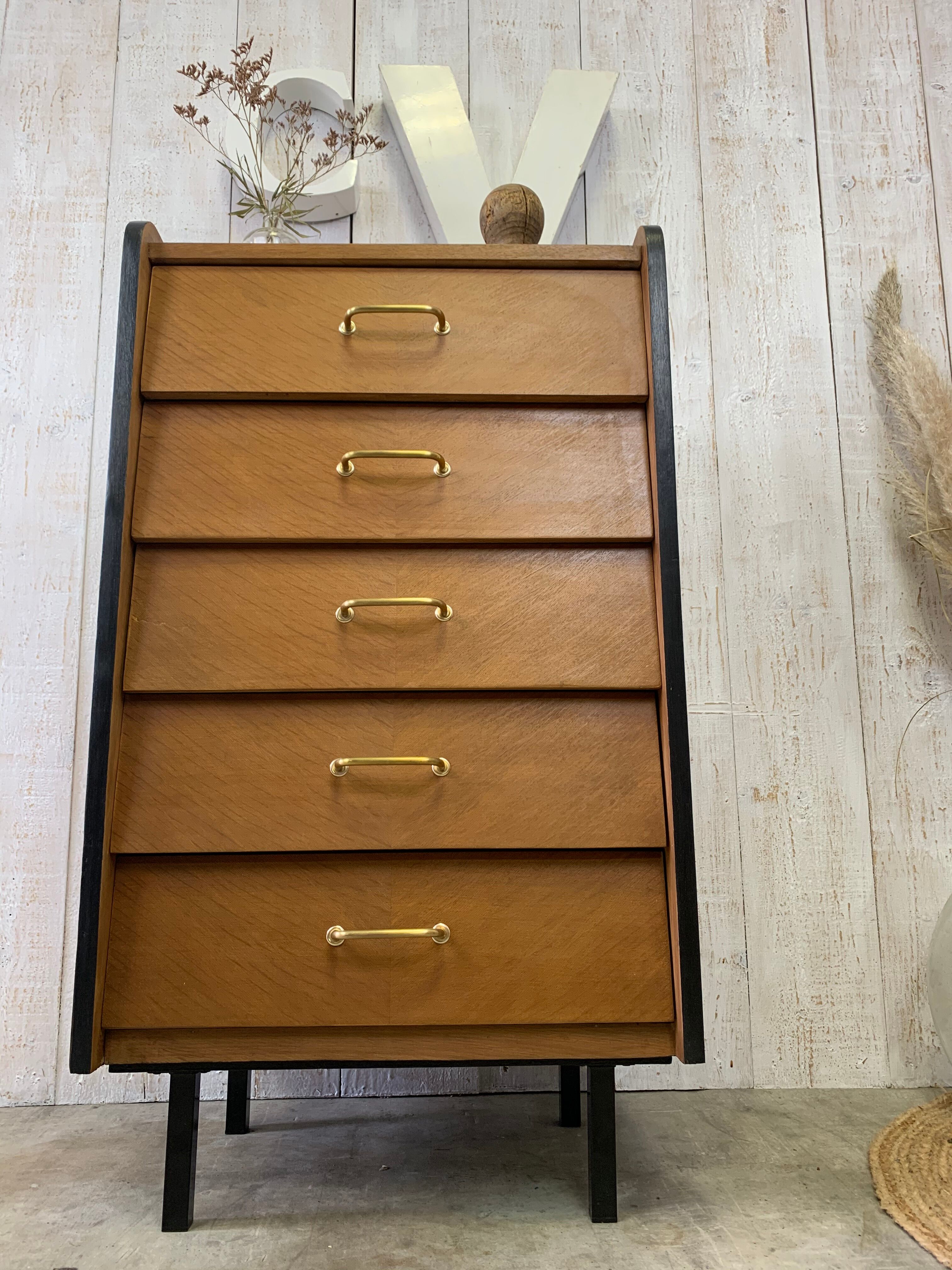 Modernist rag-picker