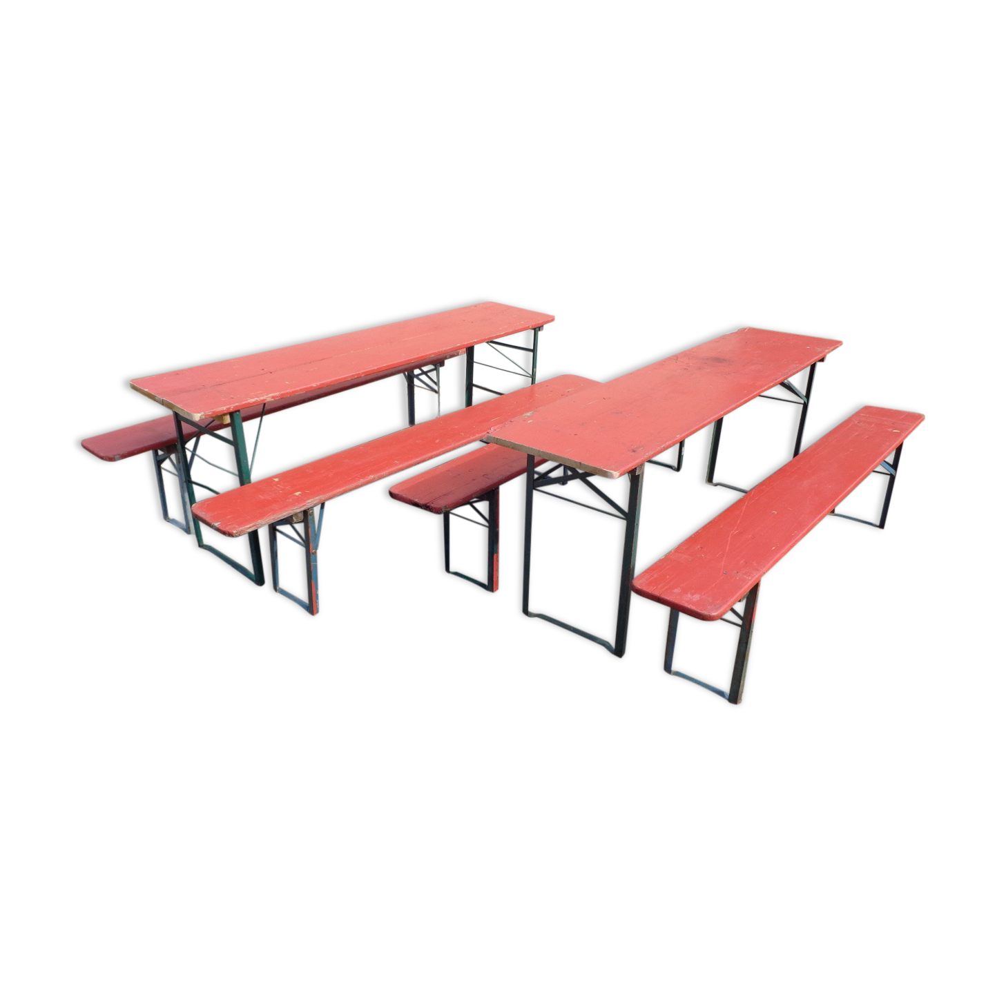 2 placemats and brewery benches