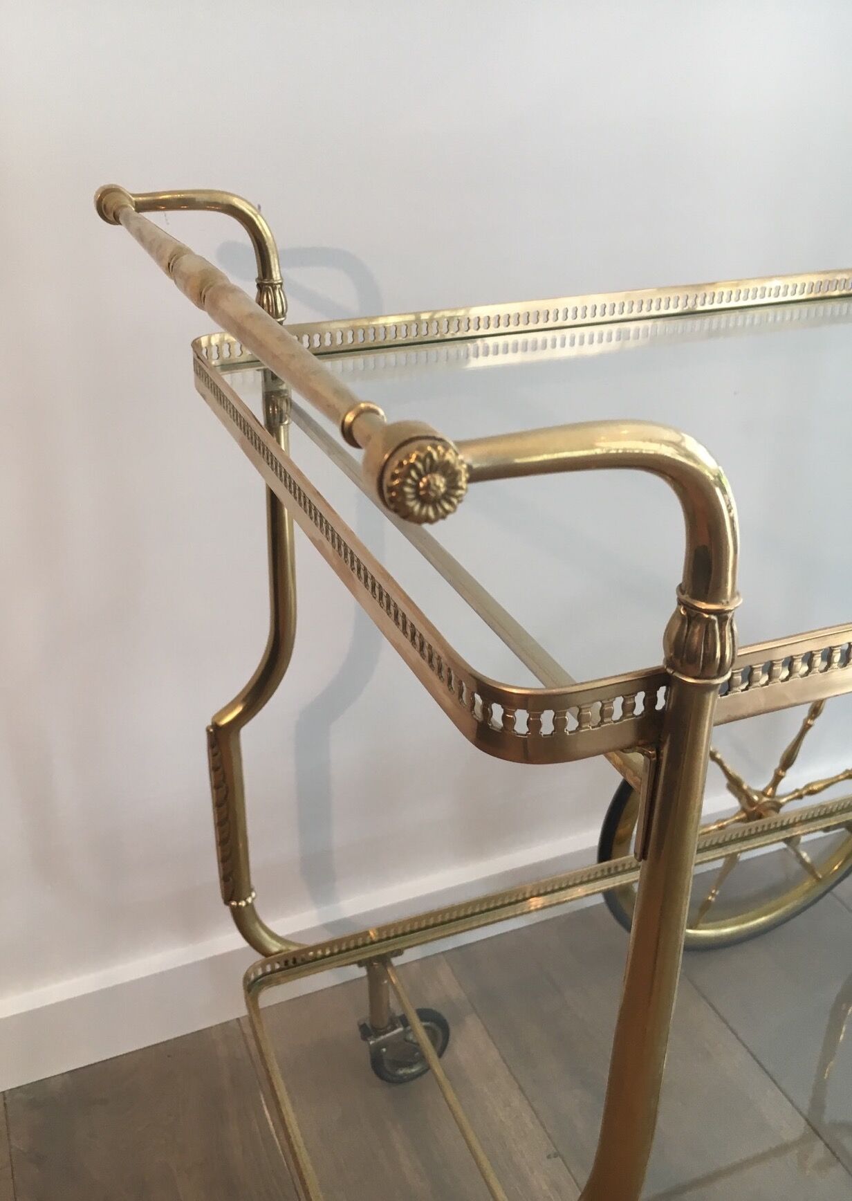 Neo-classical table in gilded metal and glass
