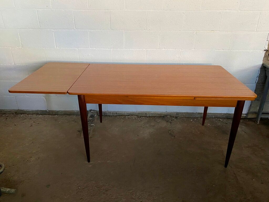 Scandinavian extendable table in vintage teak an60