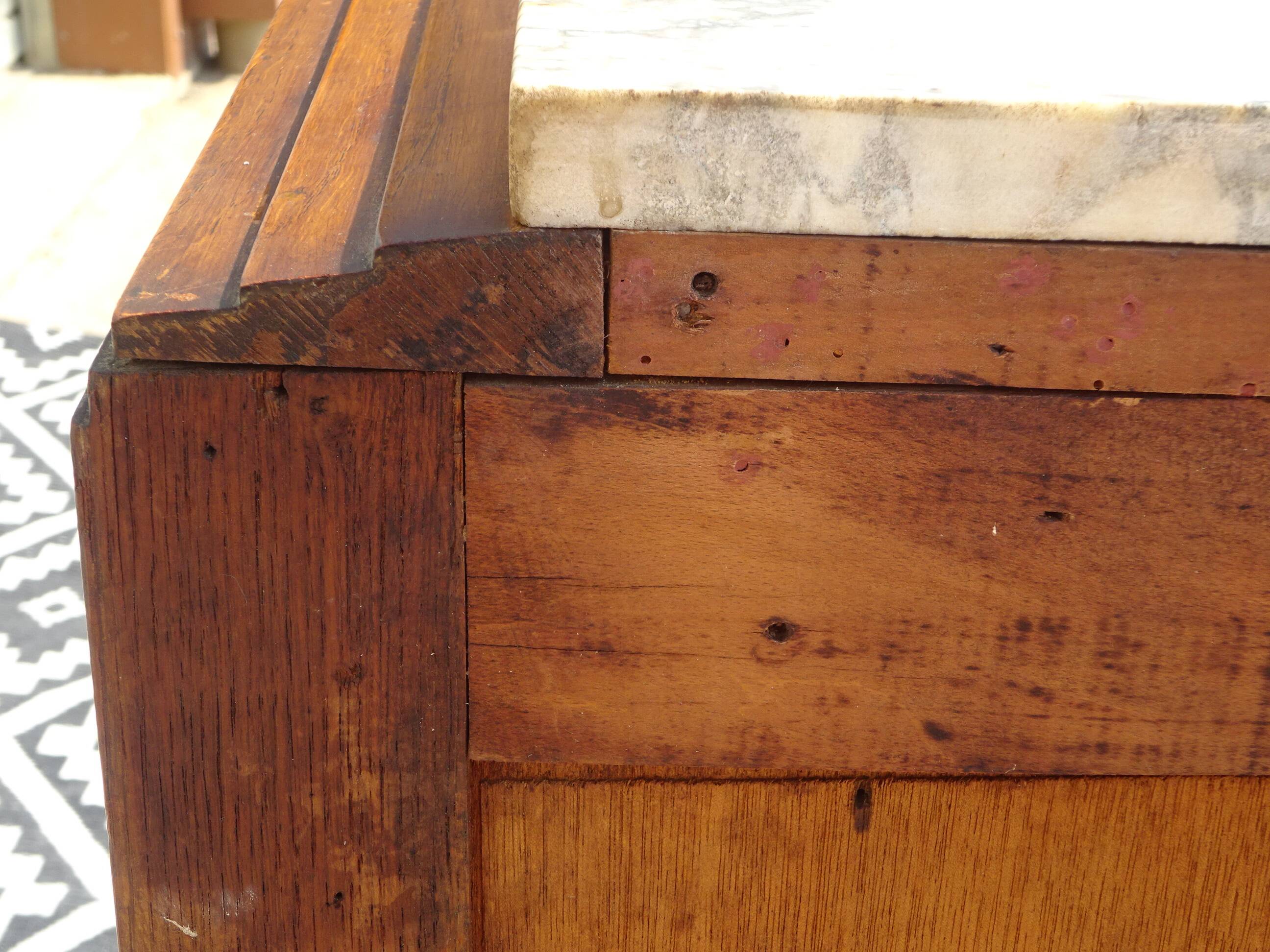 Ancien buffet en chêne et marbre, époque et style Art Déco