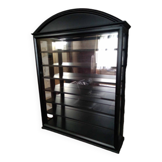 Small display case for collectibles