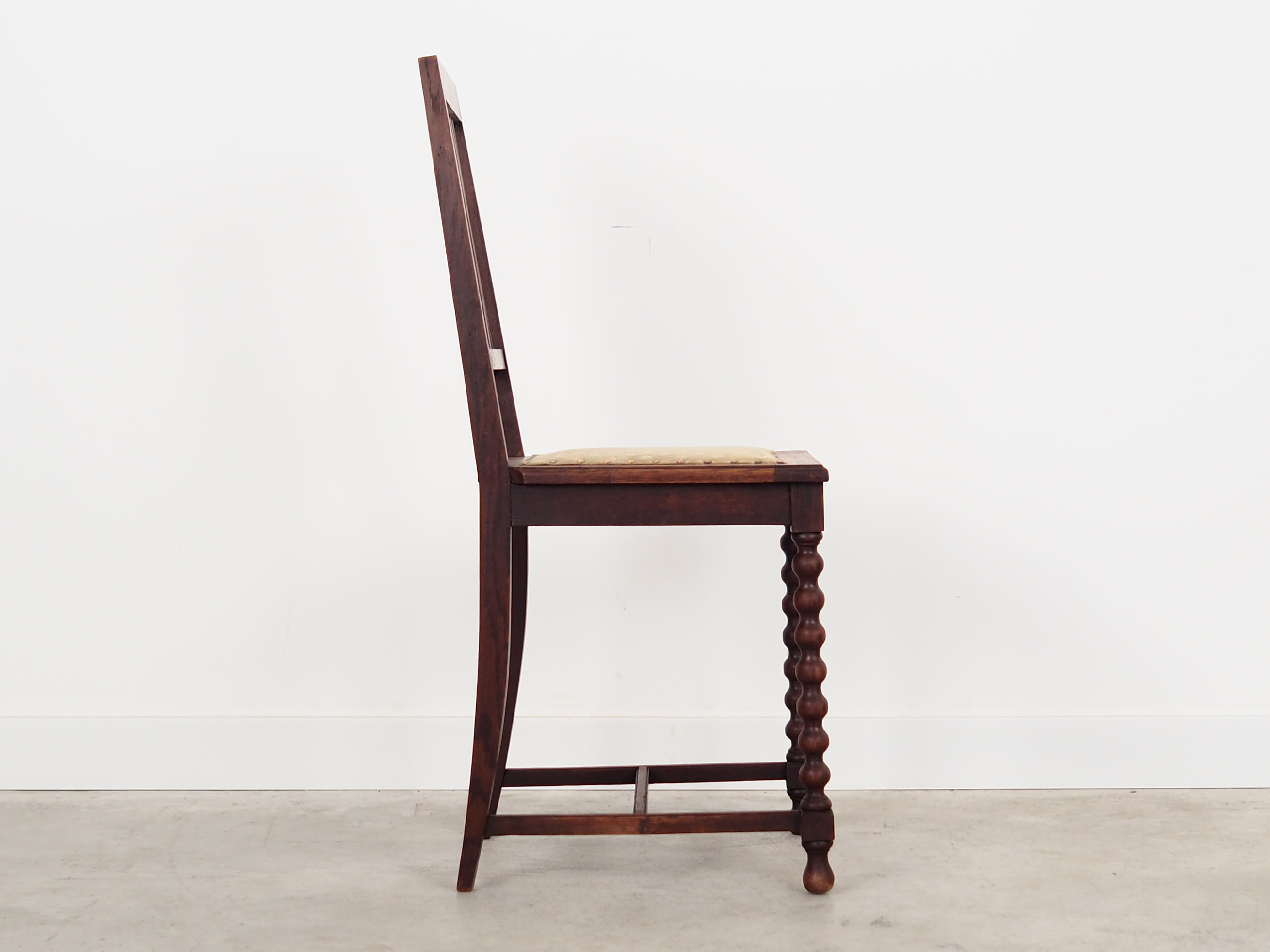 Chaise en chêne, design danois, années 1960, production: Danemark