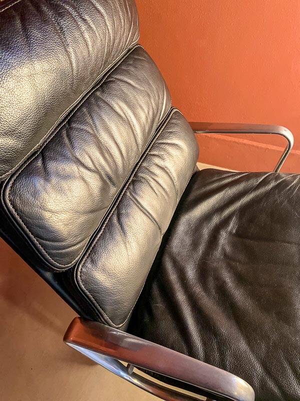EA 216 armchair Herman Miller old edition