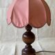 Lampe de table bois et tissu rose 1950