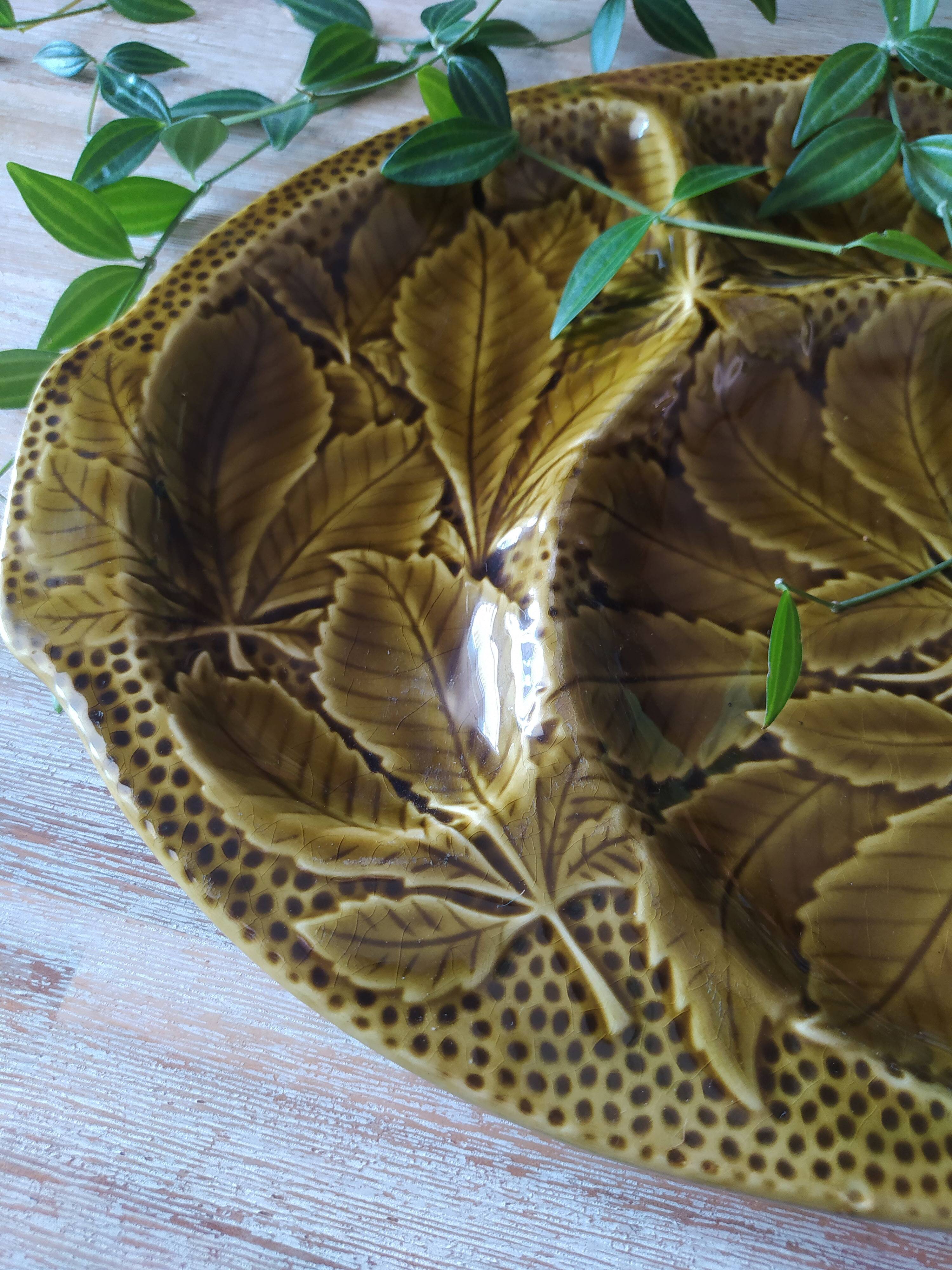 Barbotine presentation dish