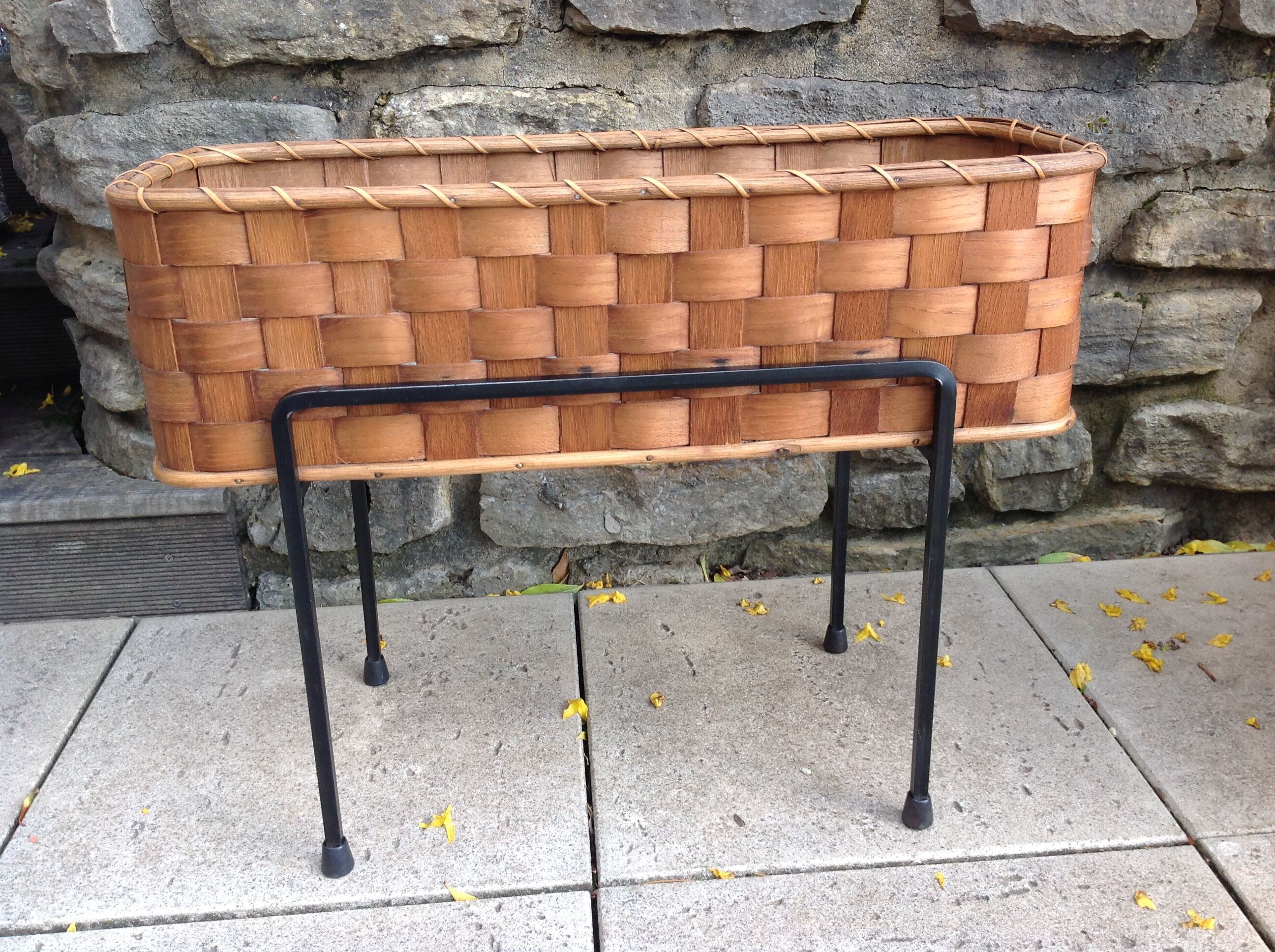 Planter on foot in braided wood 60/70s