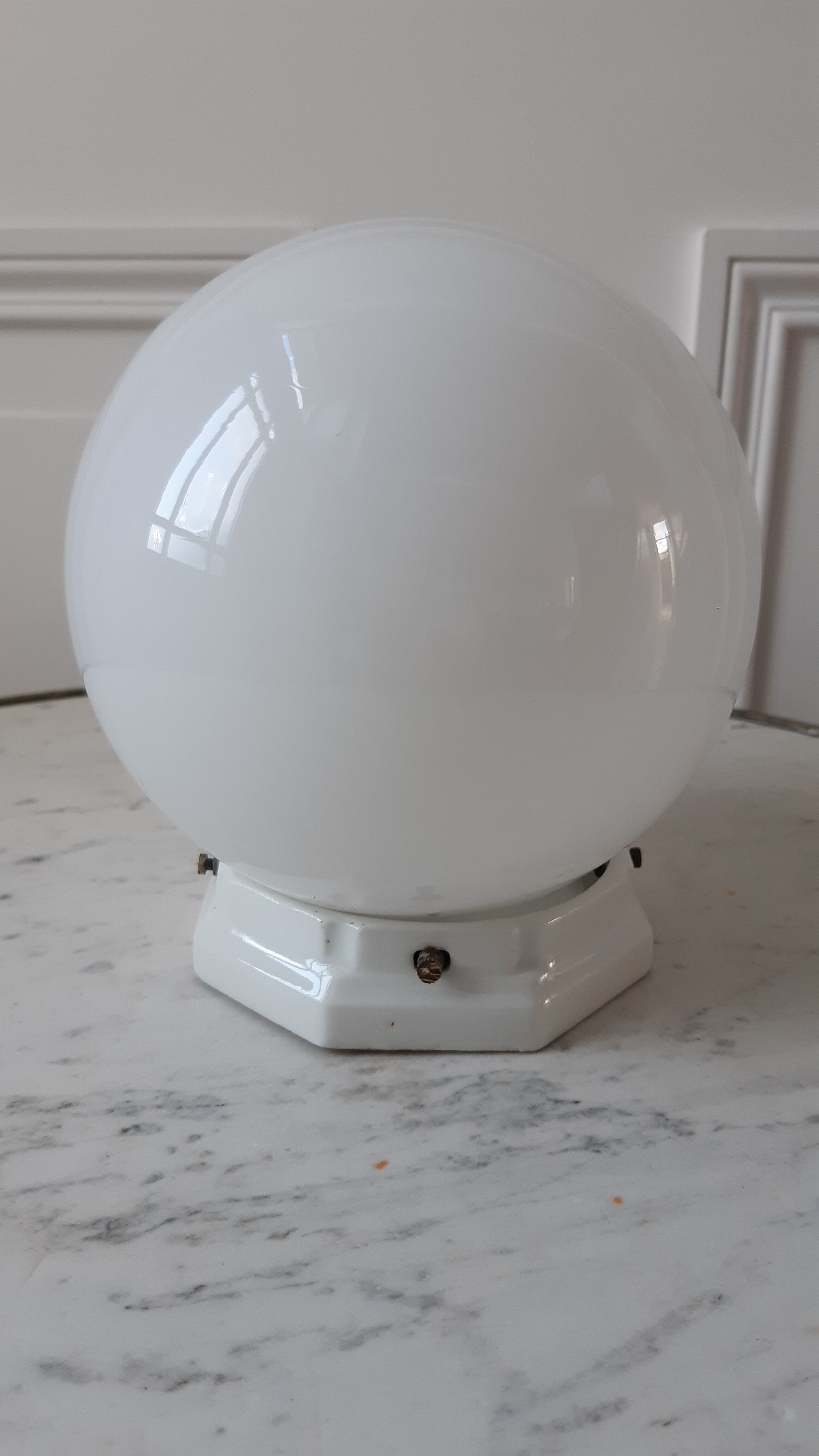 Table lamp ball in opaline and foot porcelain art deco