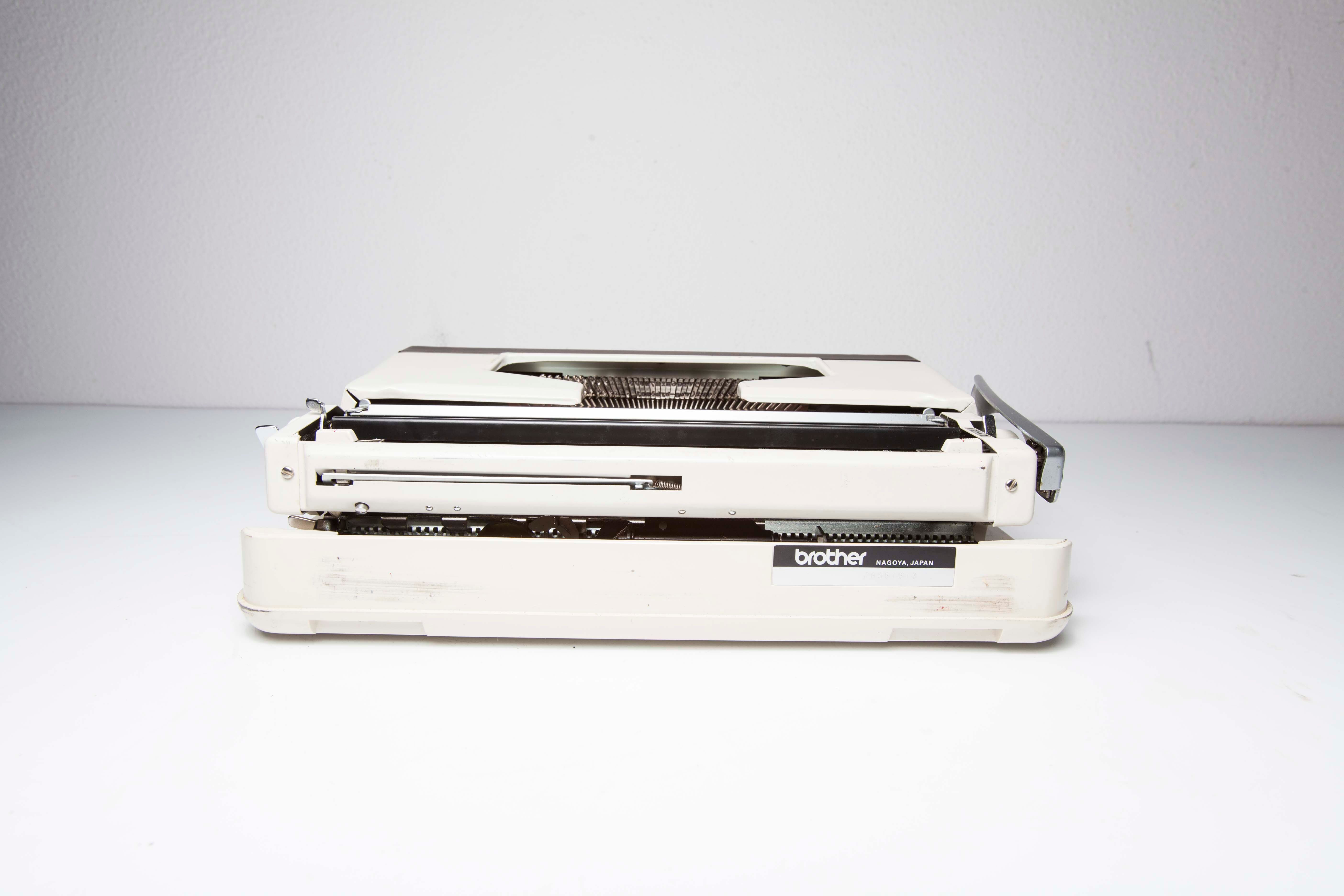 Brother Deluxe 1350 revised typewrite 1971