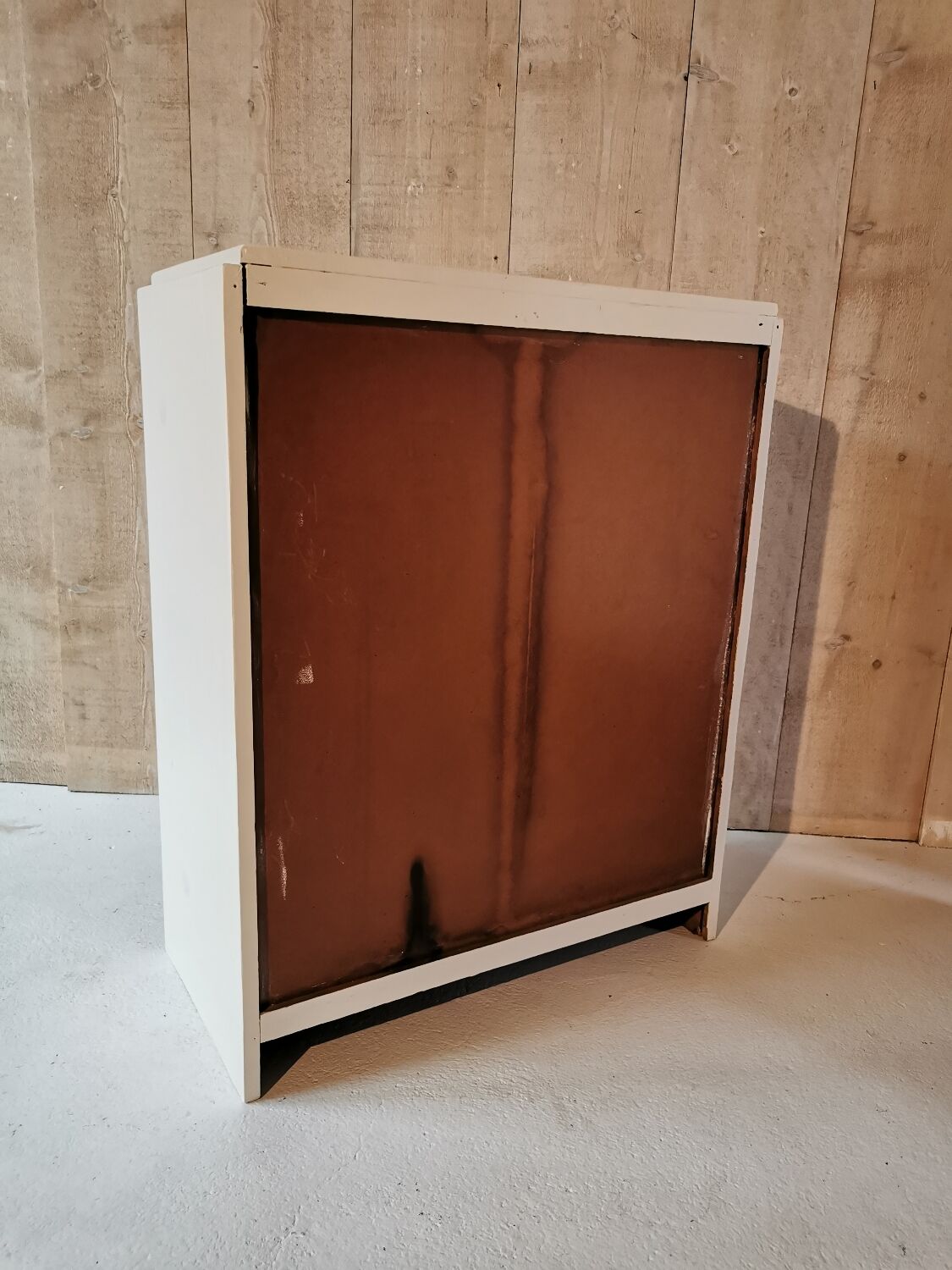 White chest of drawers