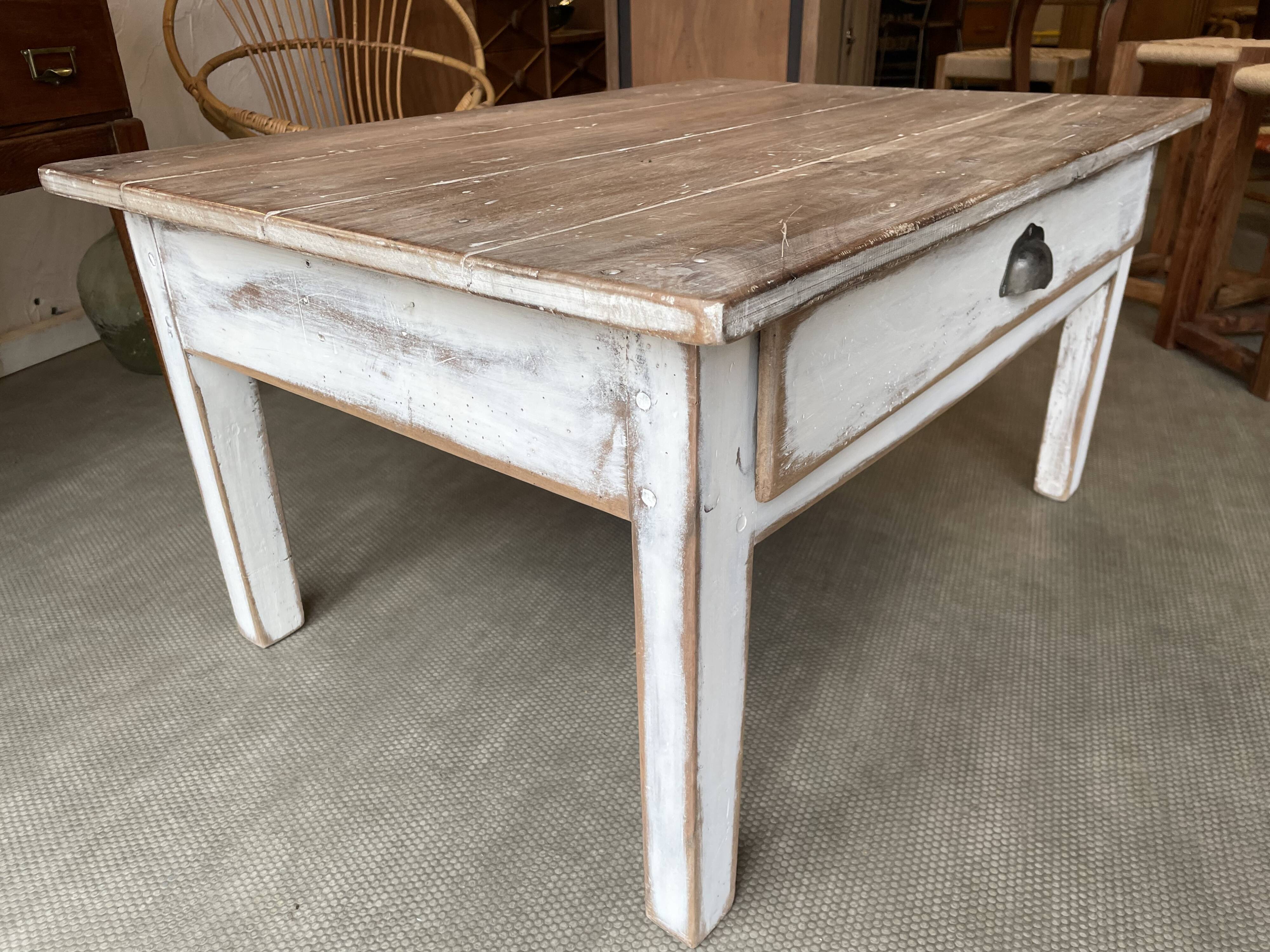 Coffee table with drawer