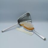 Ensemble Miroir à main, peigne et brosse.