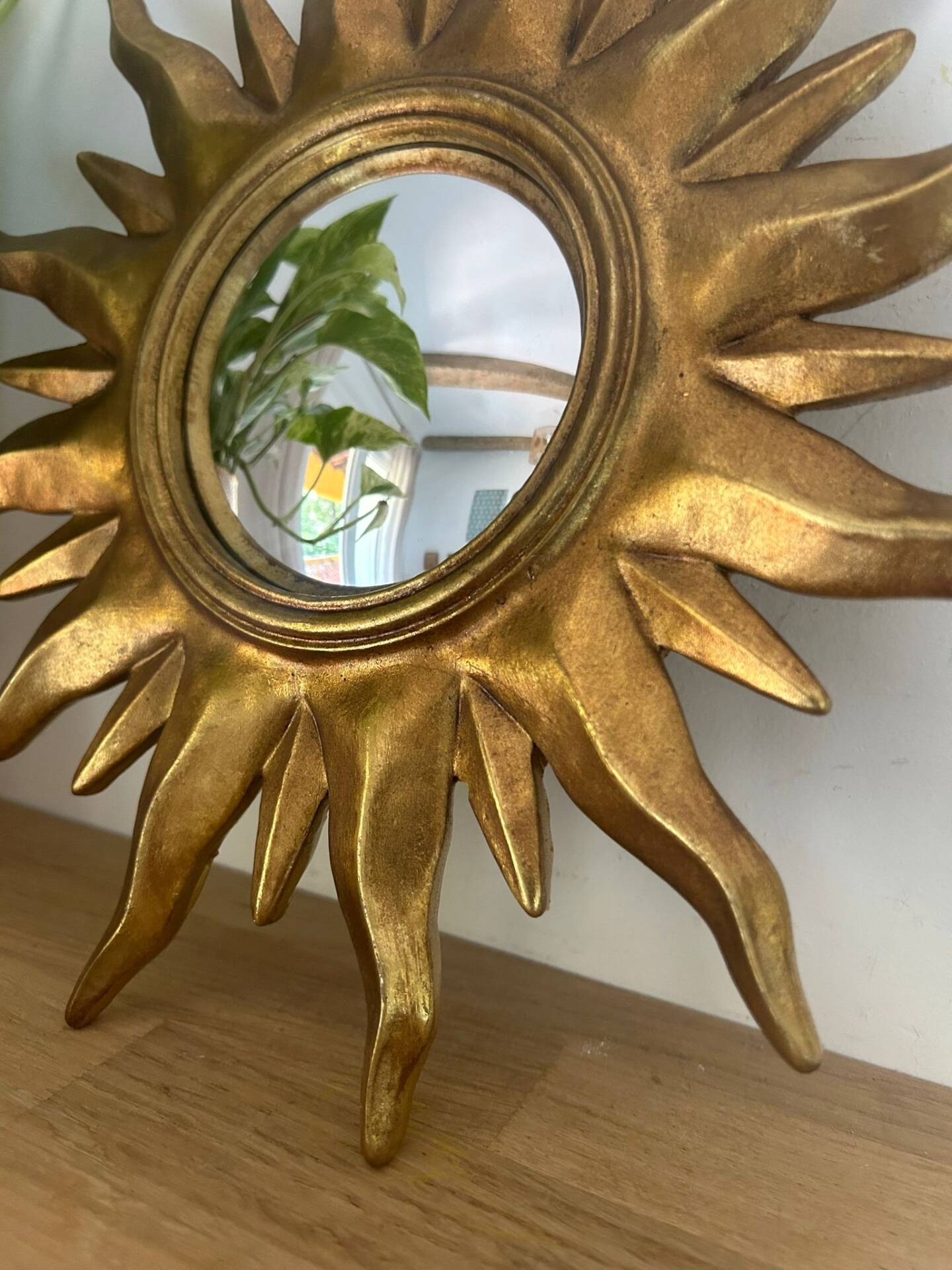Convex mirror in the shape of a sun