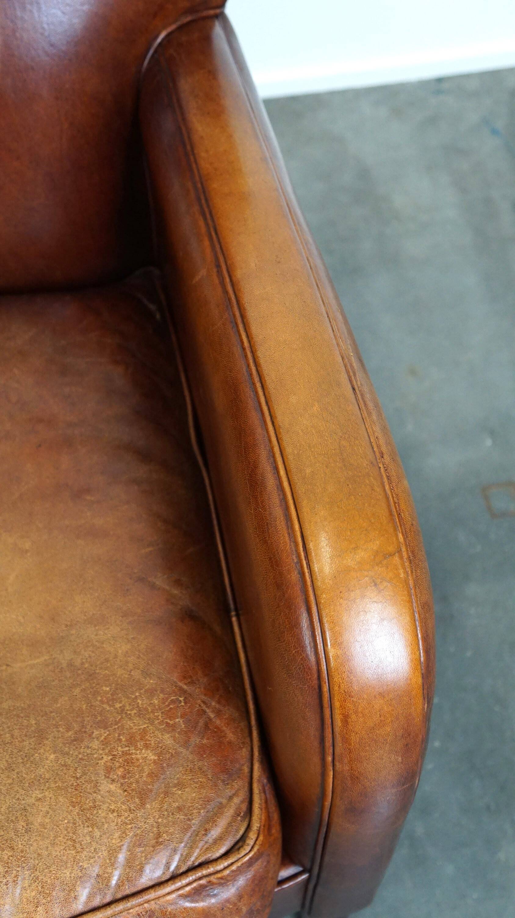 Set of 2 subtle sheepskin leather armchairs with a beautiful warm color scheme