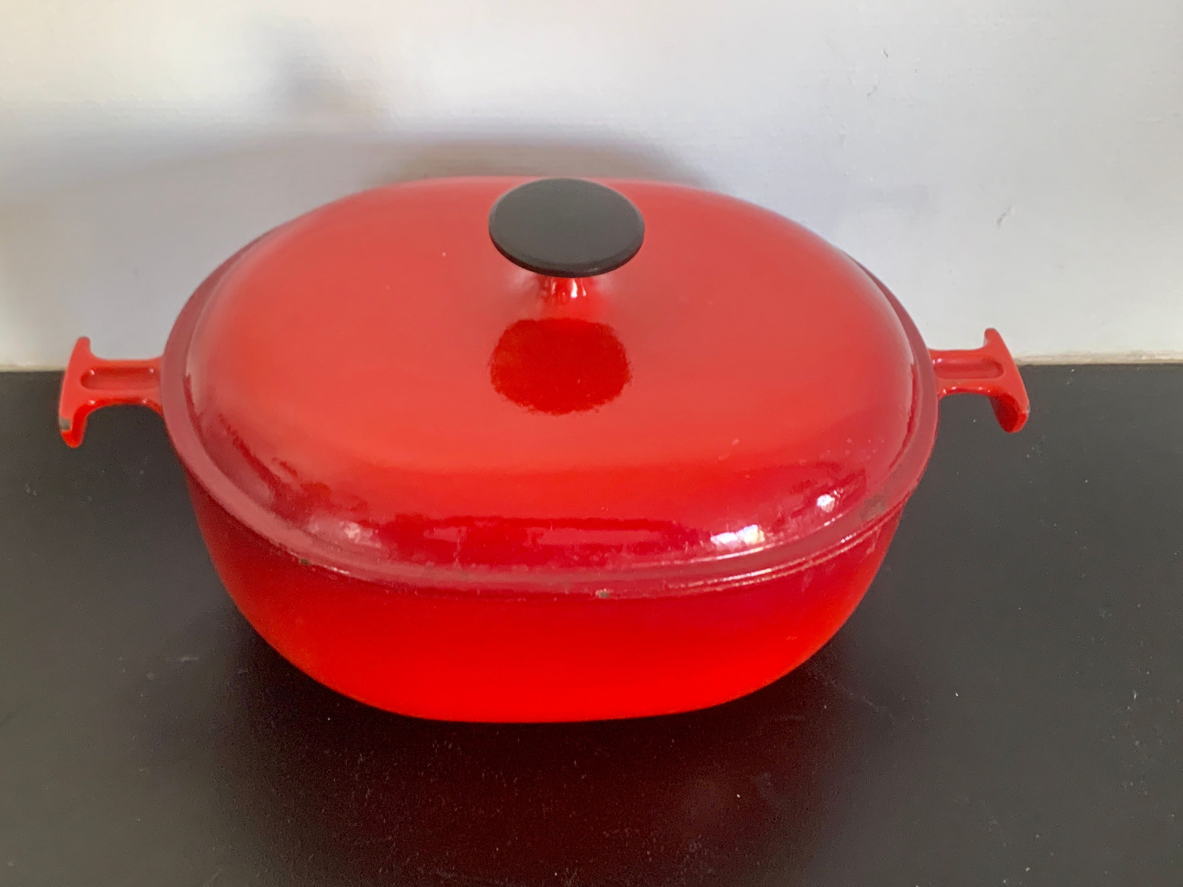 Cocotte en fonte Le Creuset Mama de Enzo Mari