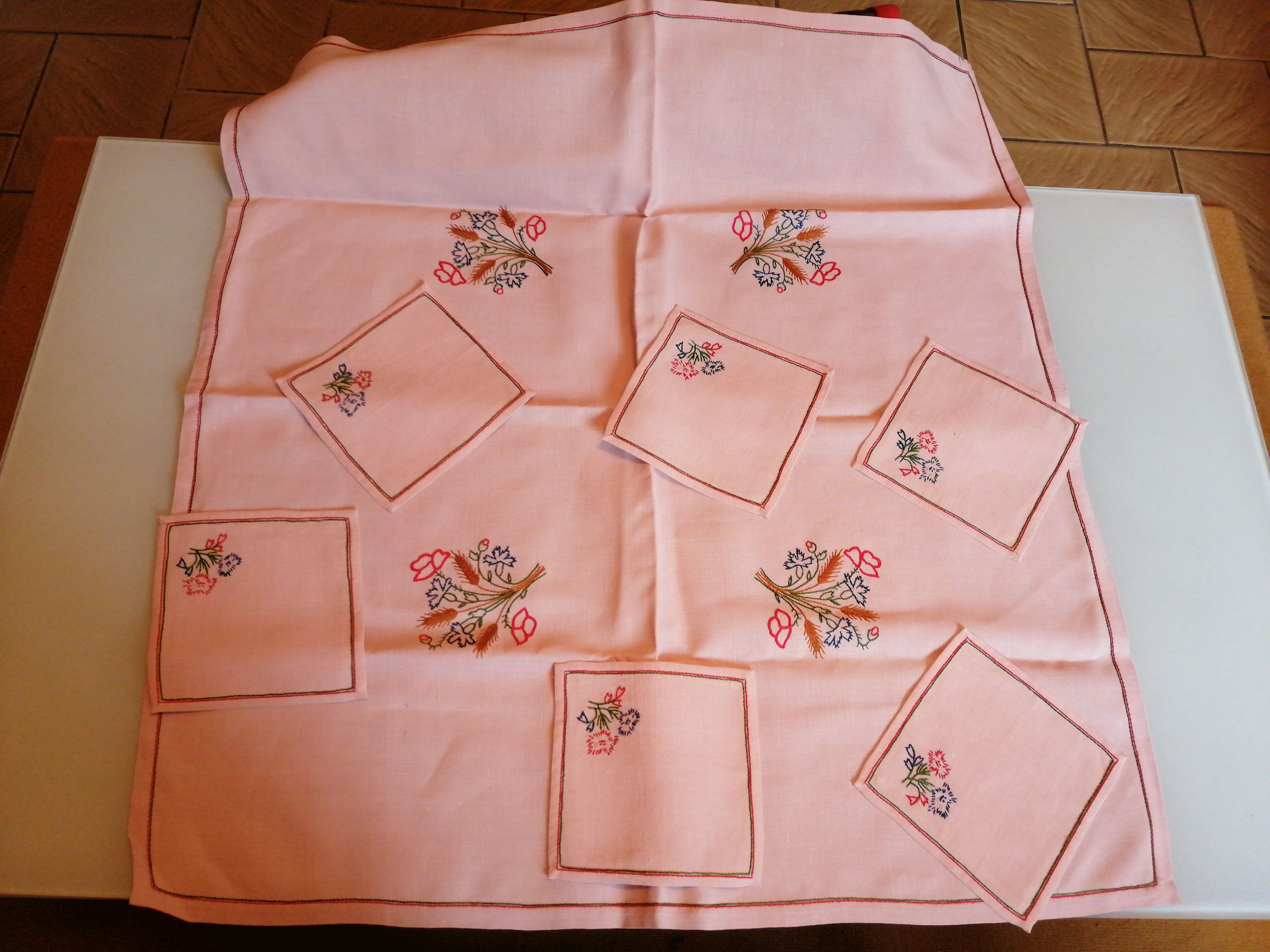 Antique tablecloth and its 6 napkins