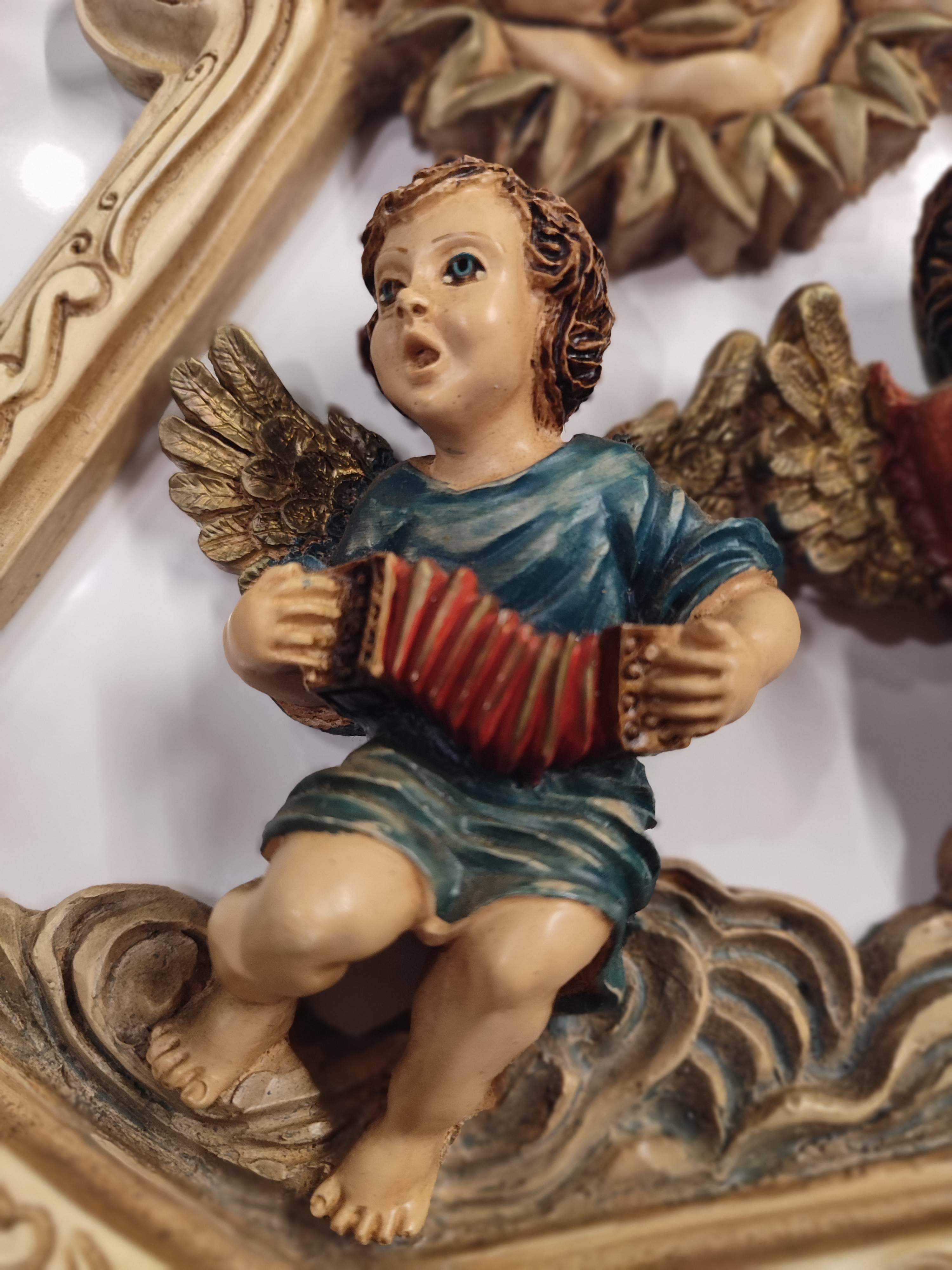 Very realistic angel figurines in resin, signed and handmade in Italy.