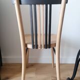 Chaises bistrot en bois clairt et noir