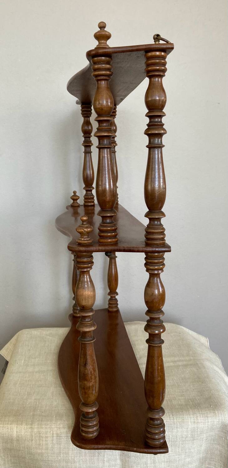 Étagère murale Napoleon III en Noyer époque XIXe